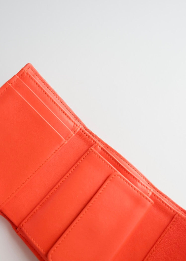 Portefeuille Chanel Boy d'occasion authentique en cuir grainé orange