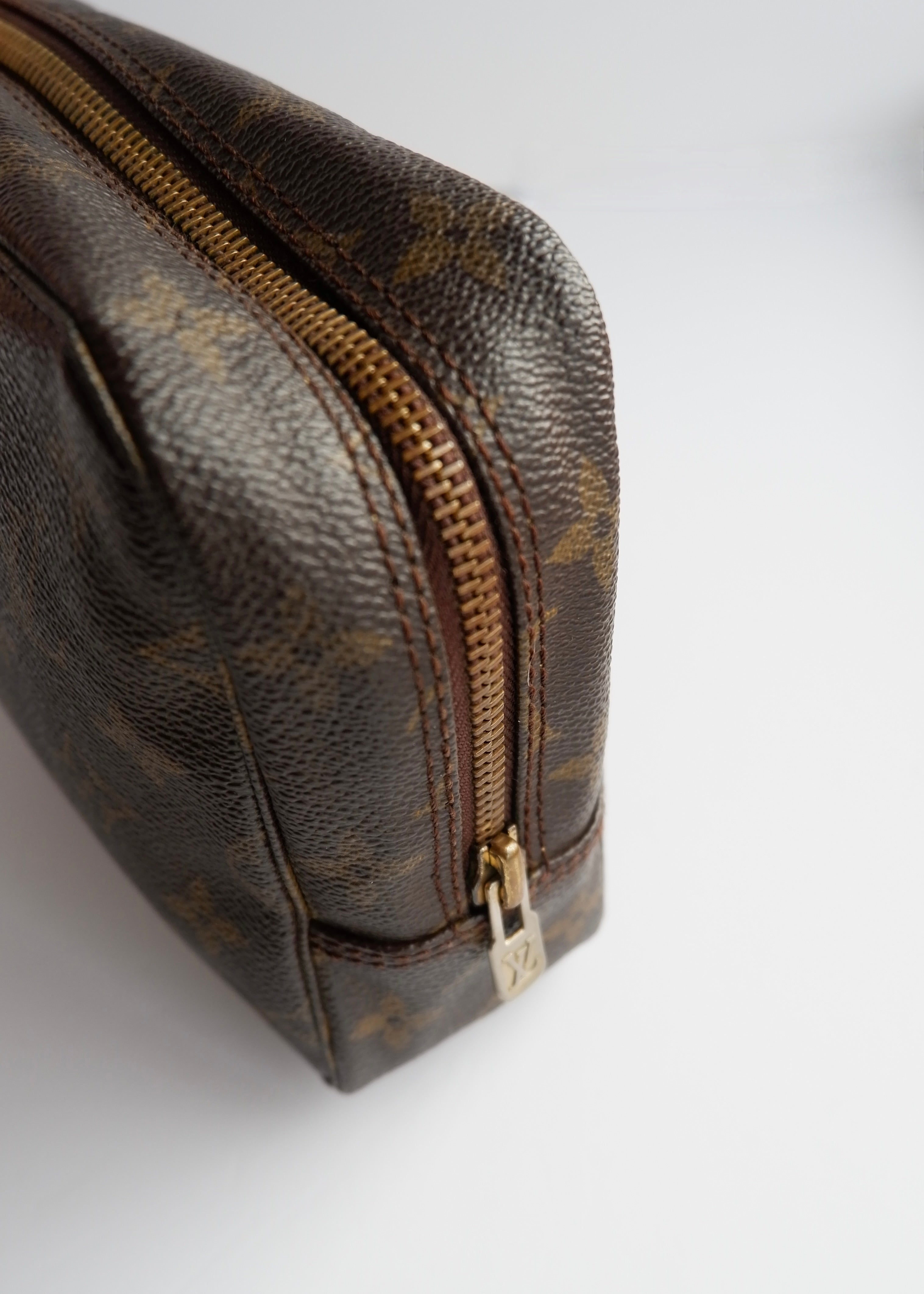 Authentique sac de toilette Louis Vuitton Monogram petite taille, d'occasion, vintage