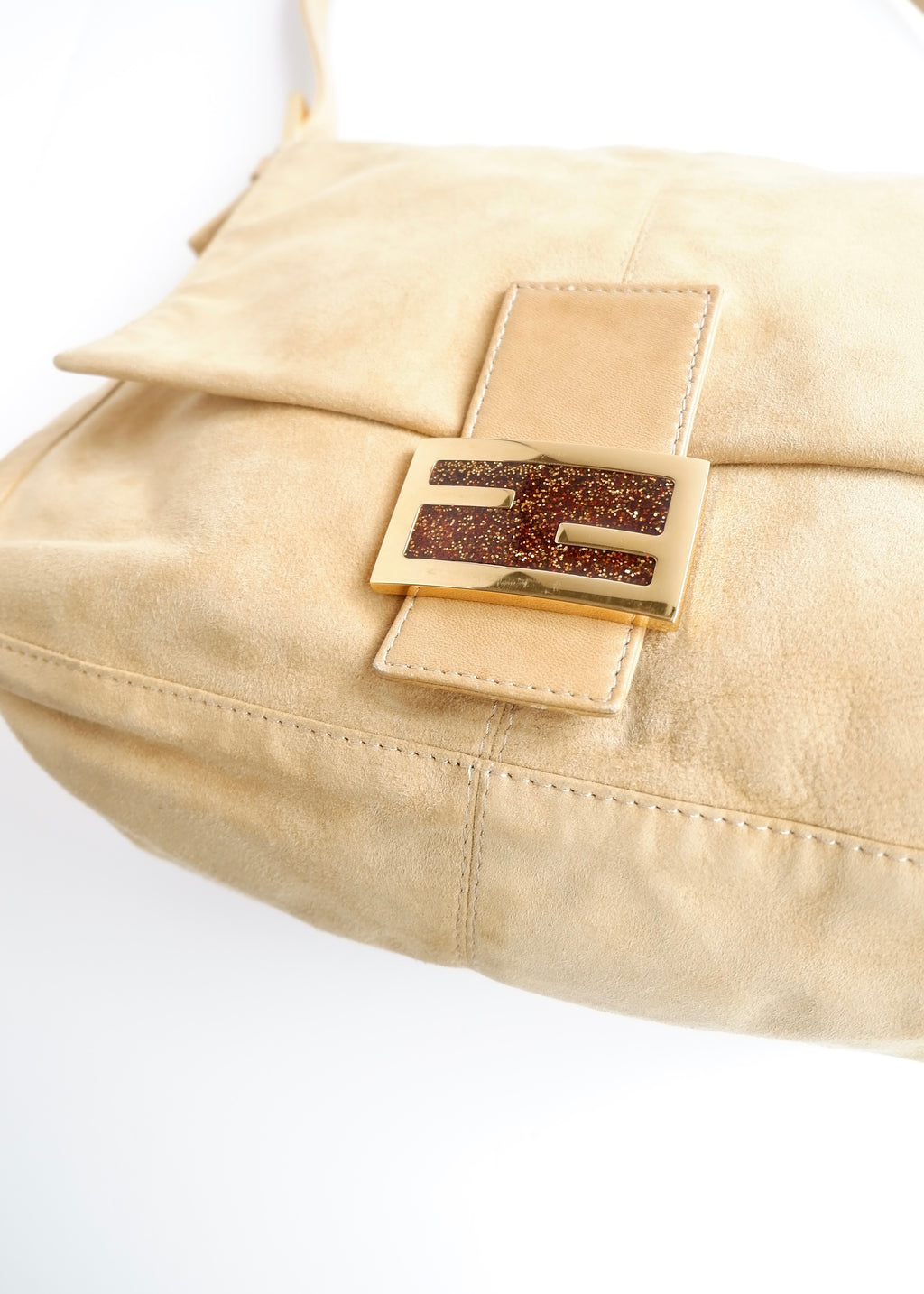 Sac à bandoulière Fendi Mamma Baguette en daim beige d'occasion authentique