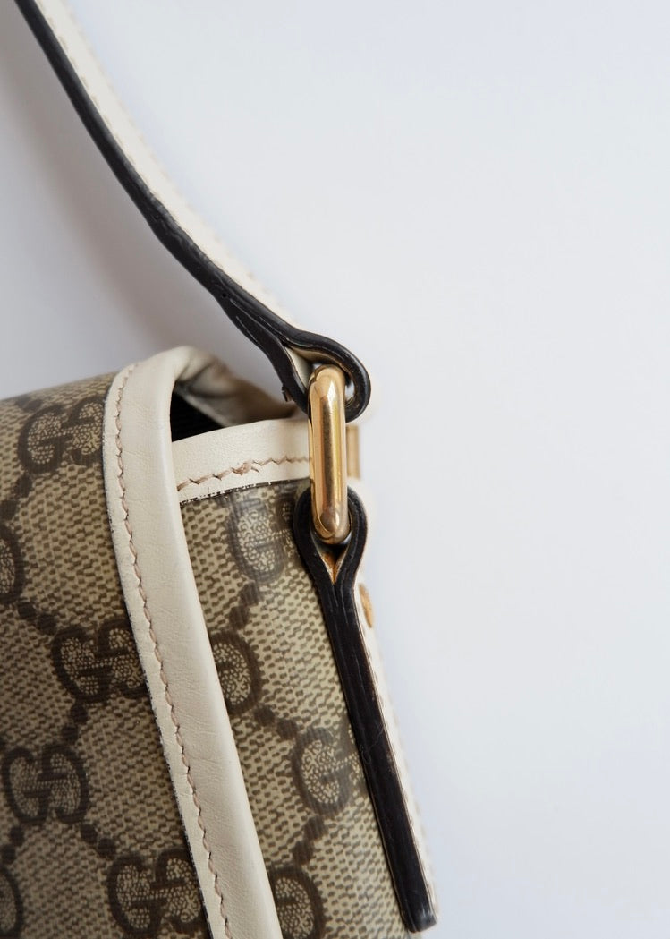Authentique Sac bandoulière Gucci en toile GG blanche d'occasion