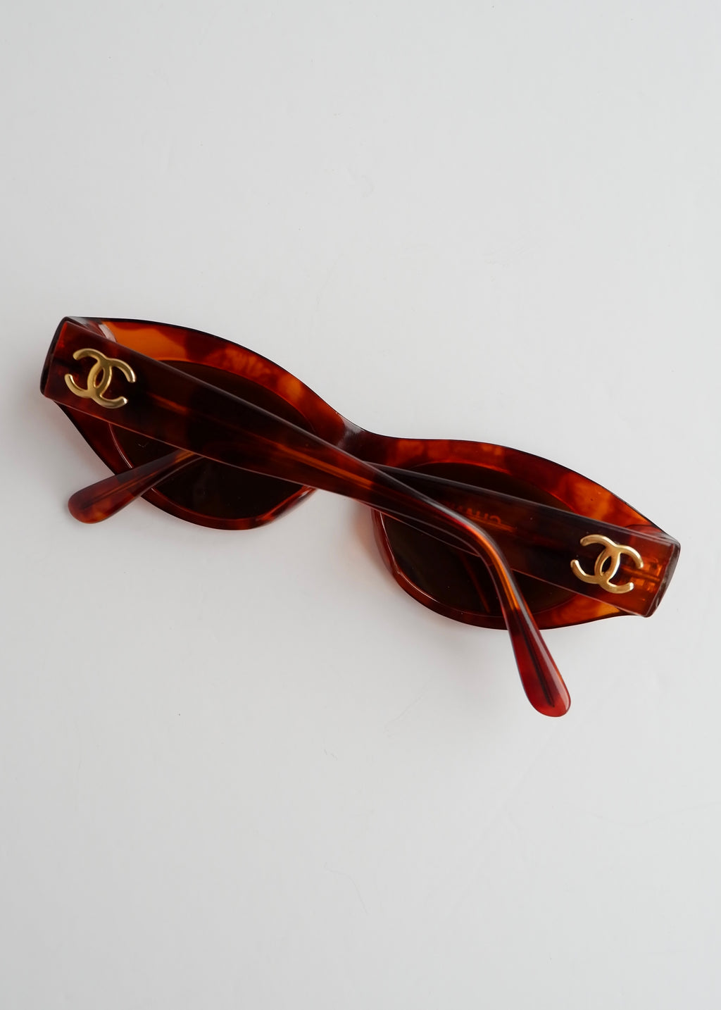 Authentiques lunettes de soleil Chanel d'occasion marron écaille de tortue