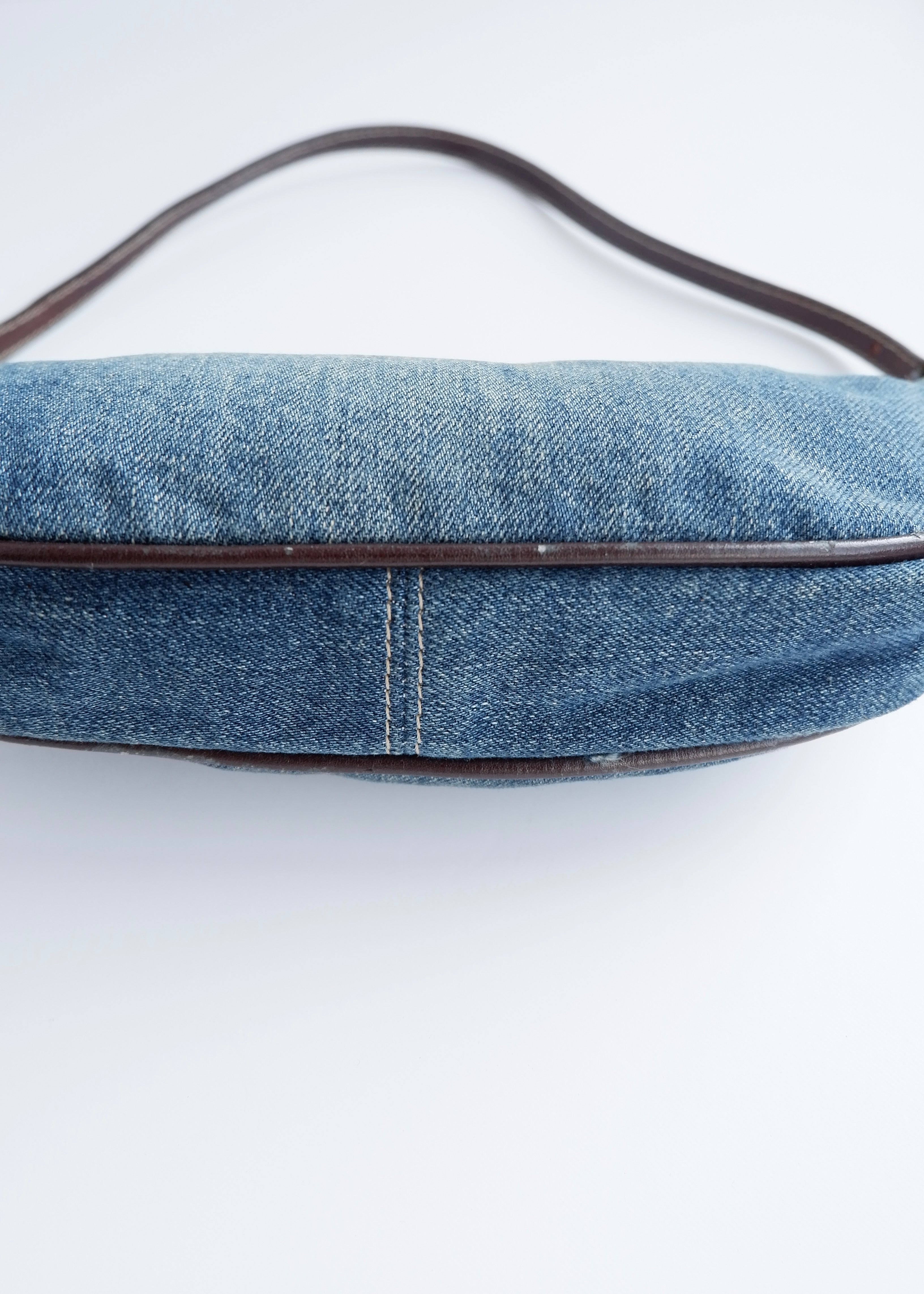 Authentique Sac porté épaule Fendi en jean bleu d'occasion
