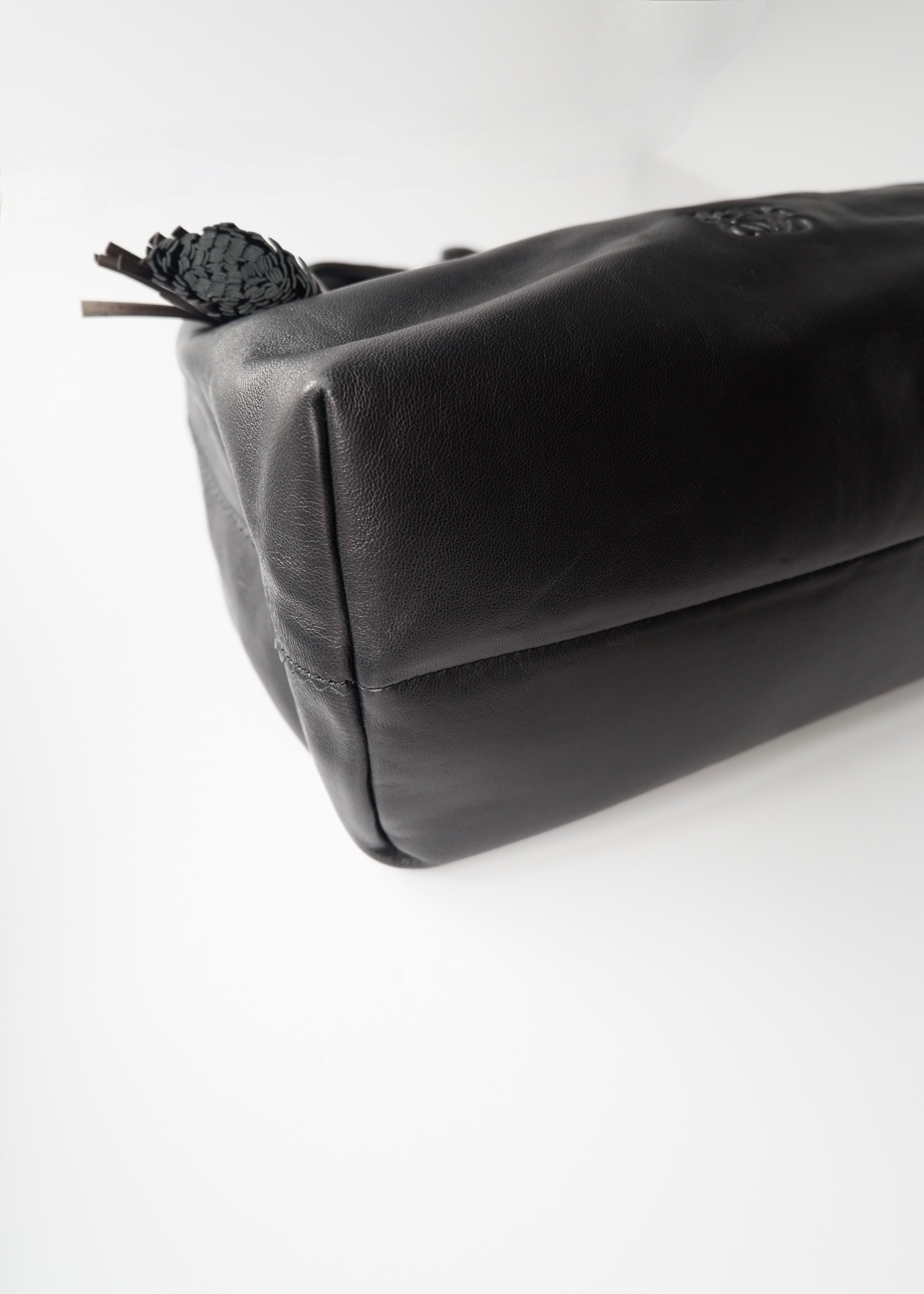 Preowned Loewe Black Leather Hobo Shoulder Bag