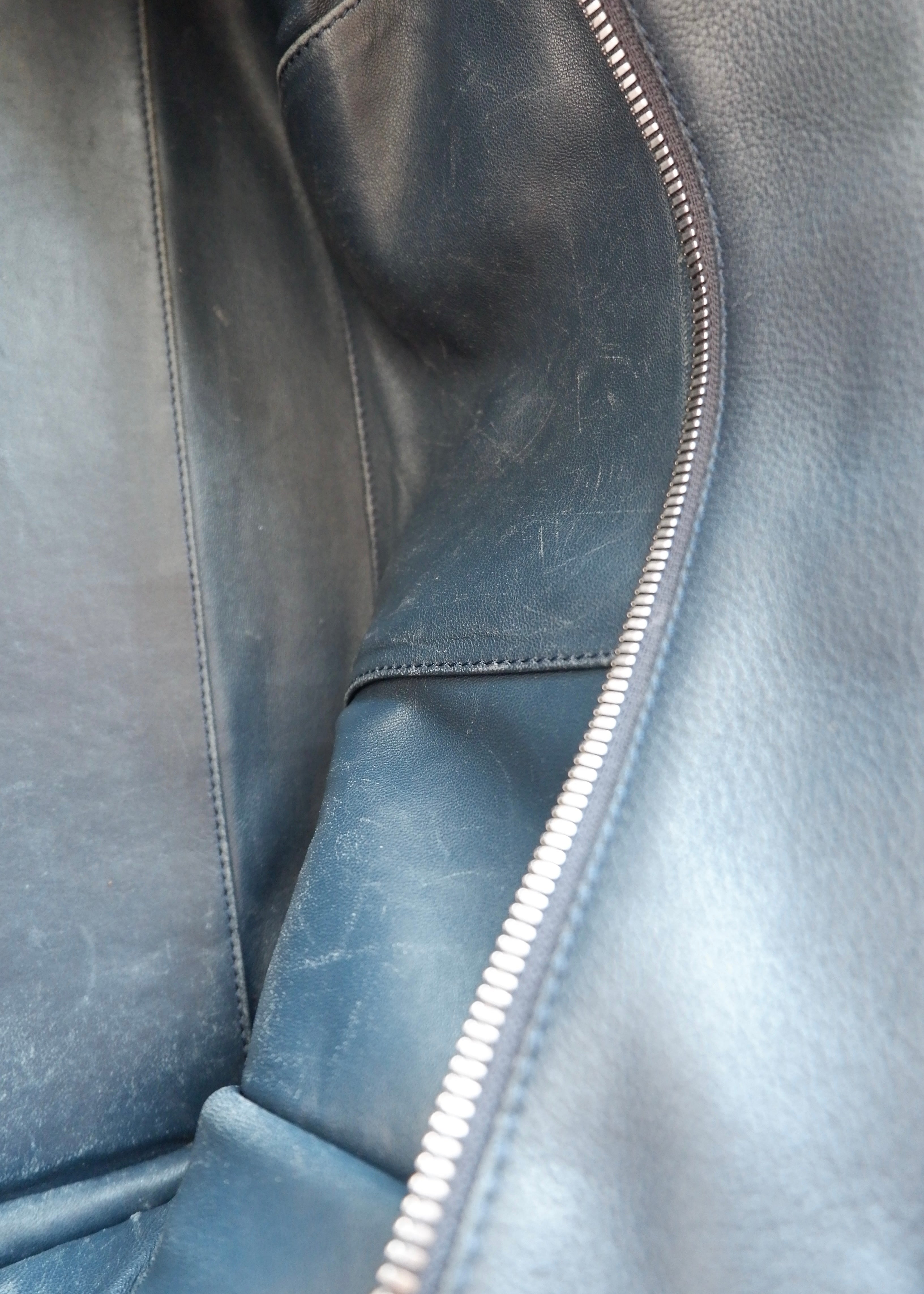 Sac à main Loewe Amazona authentique d'occasion en cuir bleu marine