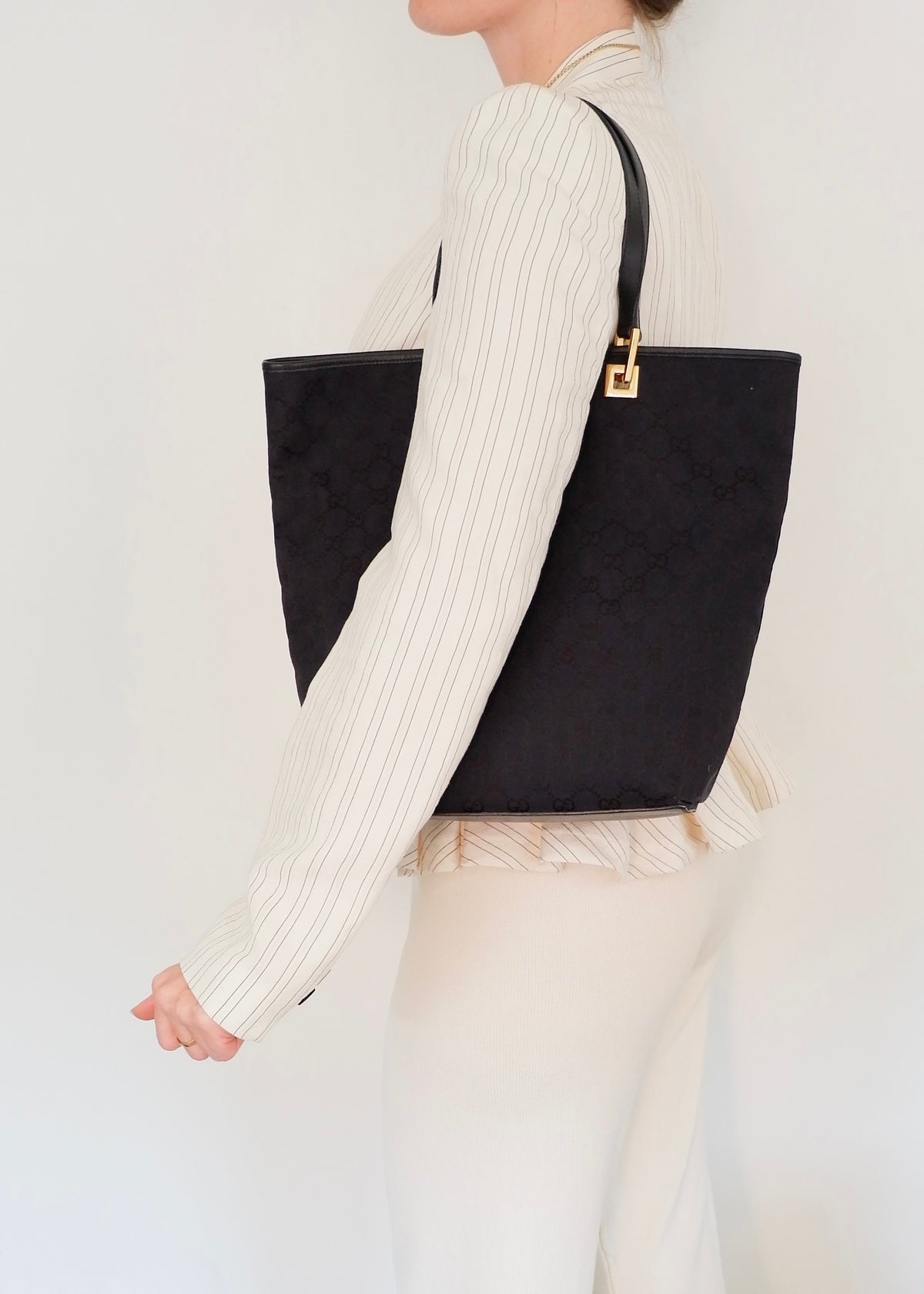 Preowned Gucci Black GG Canvas Shoulder Bag GHW