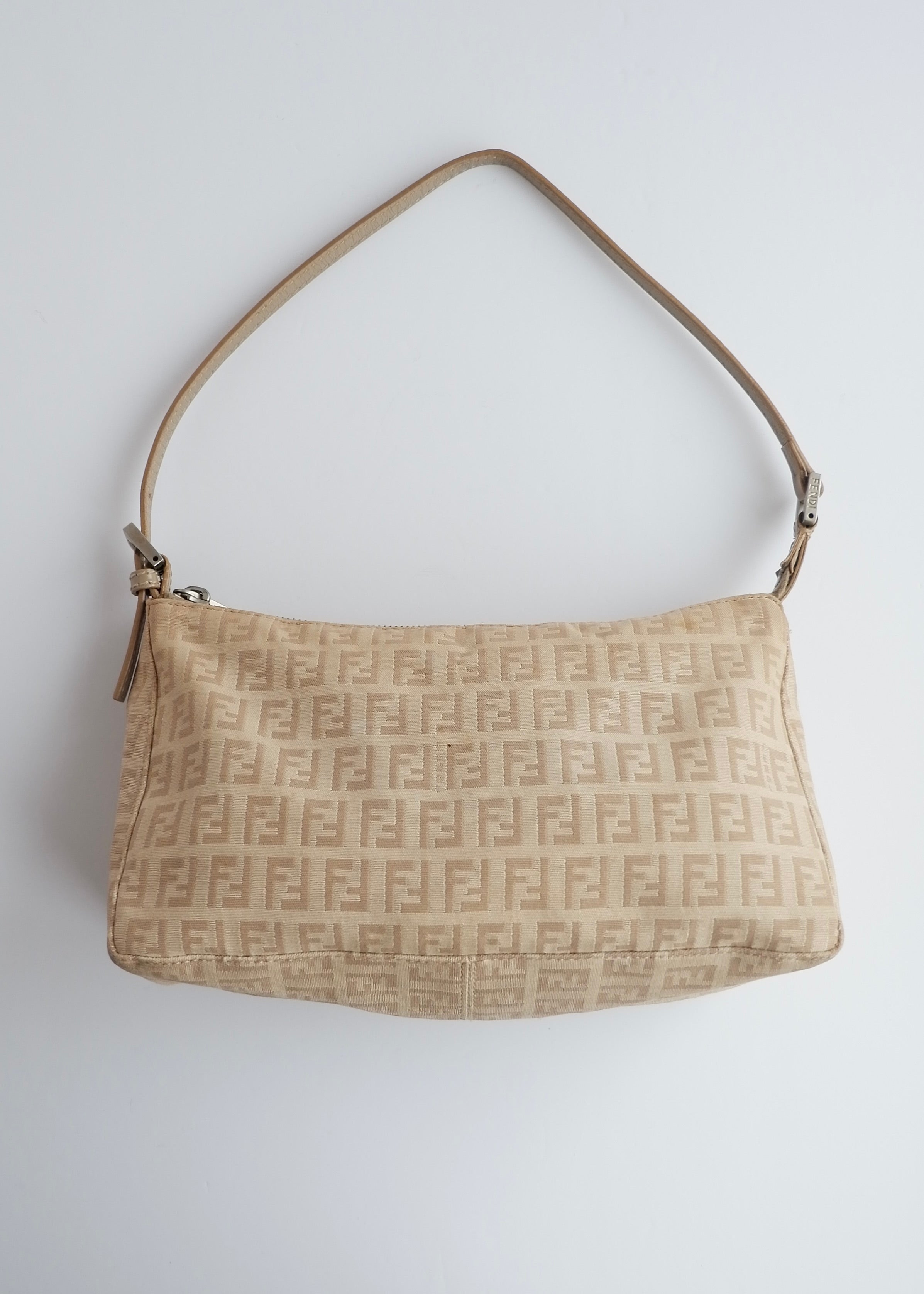Authentique sac porté épaule Fendi Zucchino Pochette beige d'occasion