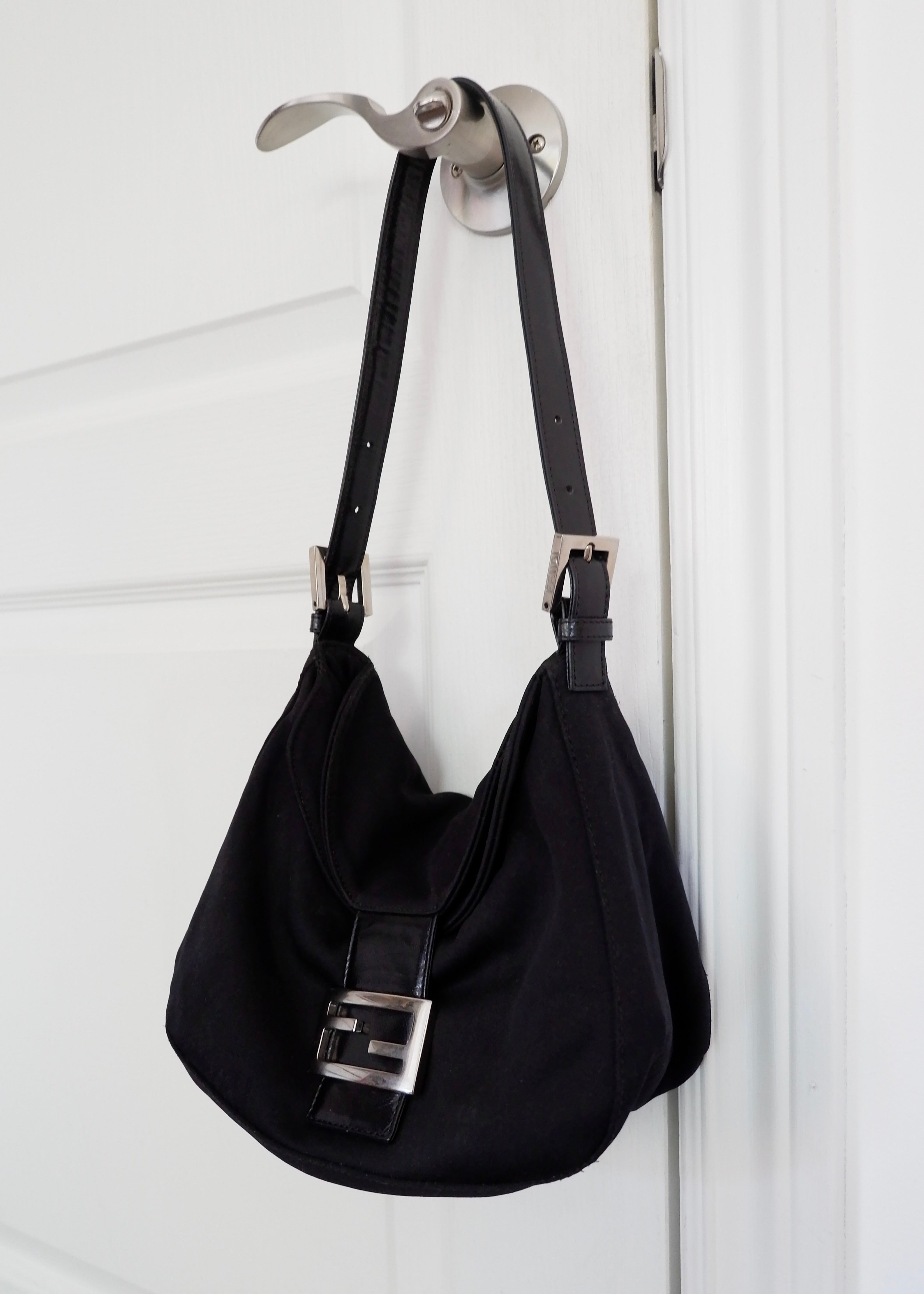 Sac porté épaule baguette Fendi authentique d'occasion en tissu noir
