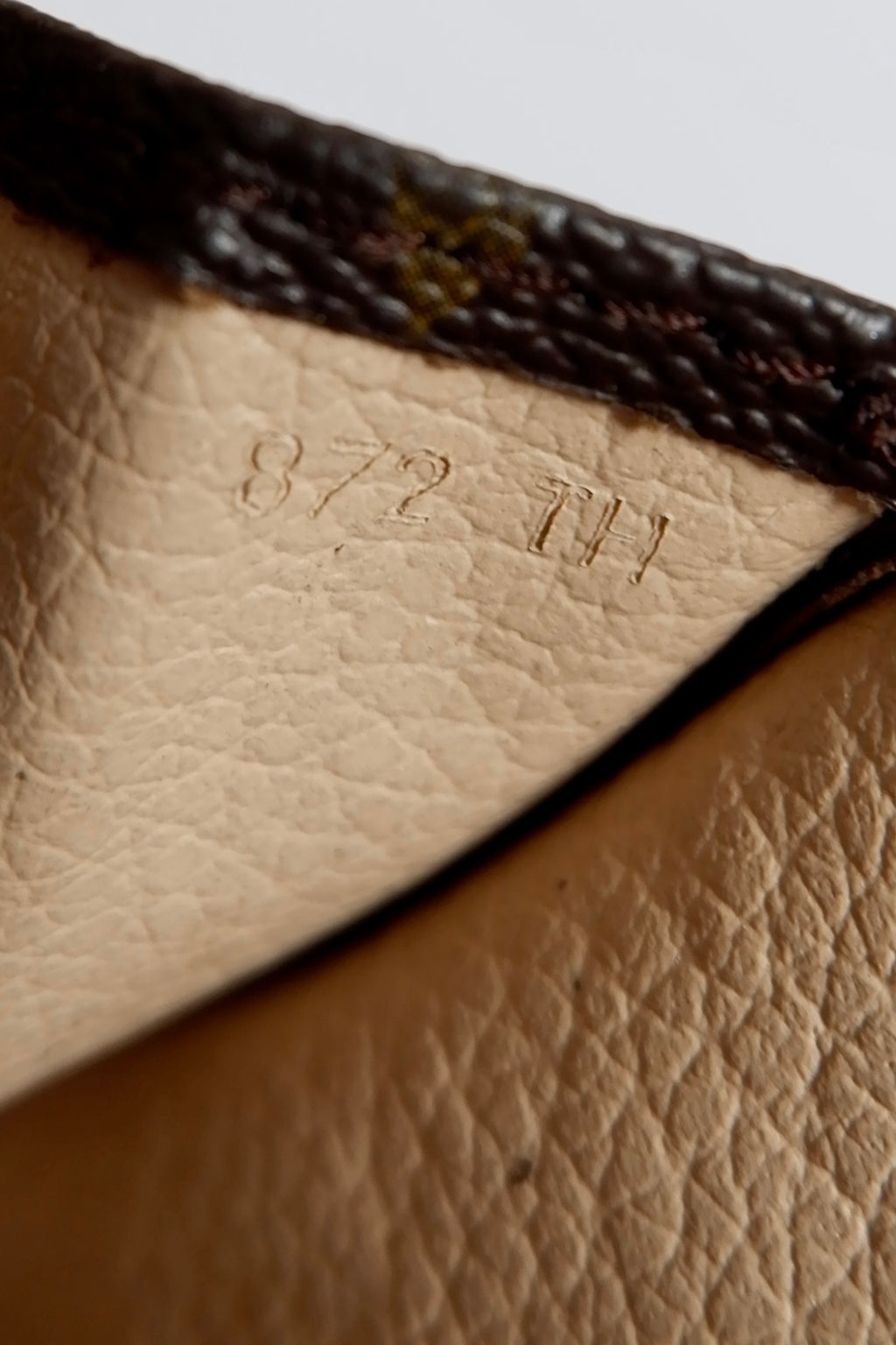 Authentique trousse de toilette monogramme Louis Vuitton d'occasion 26