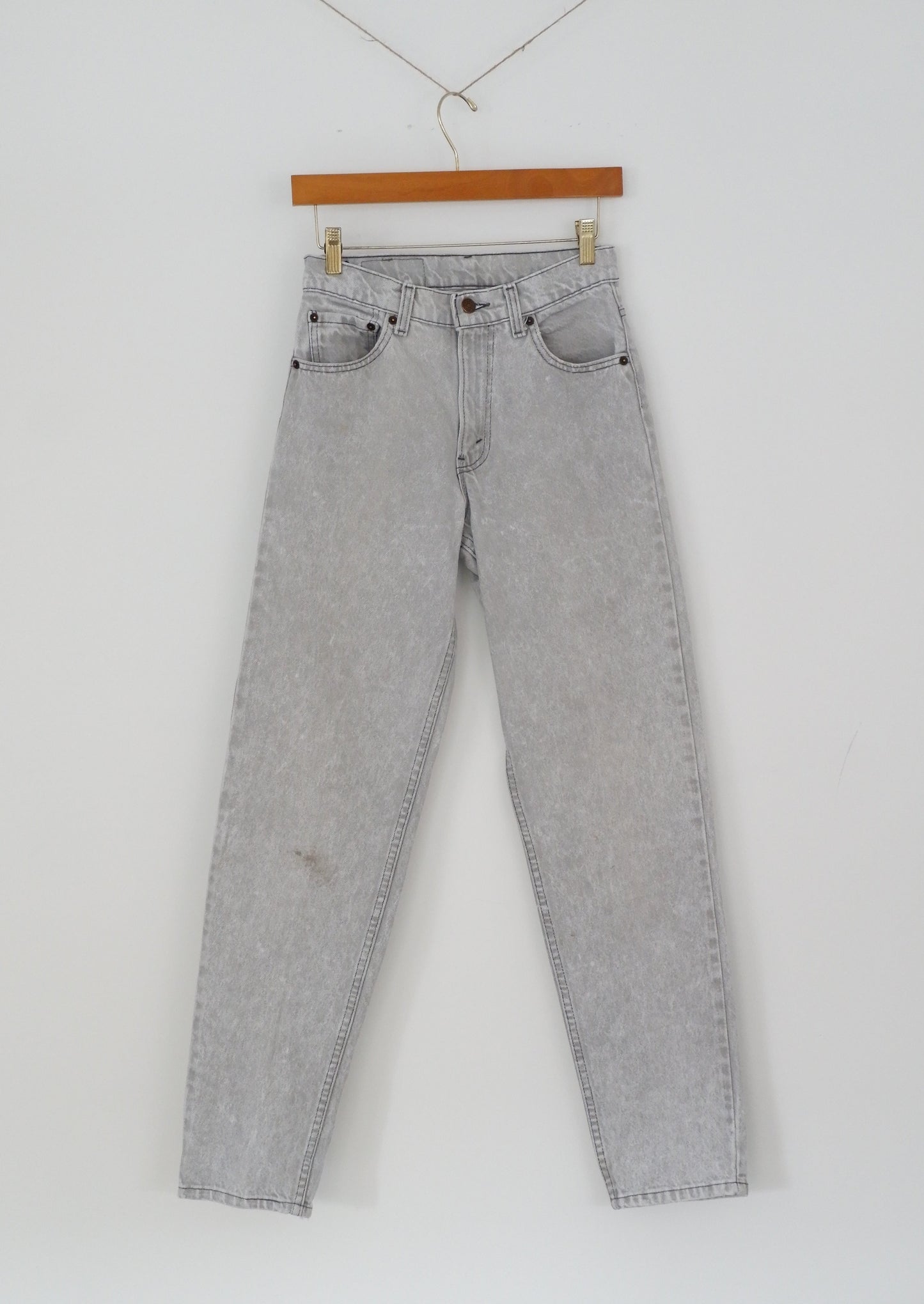 Levis Vintage 550 Grey Acid Wash Jeans - 26