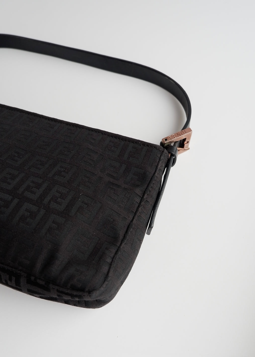 Authentique sac porté épaule Fendi Zucchino en toile noire d'occasion