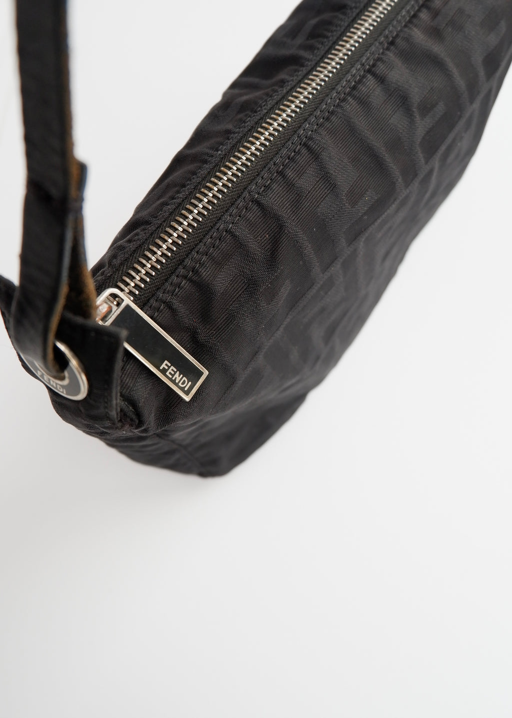 Sac bandoulière Fendi Zucca en toile noire authentique d'occasion