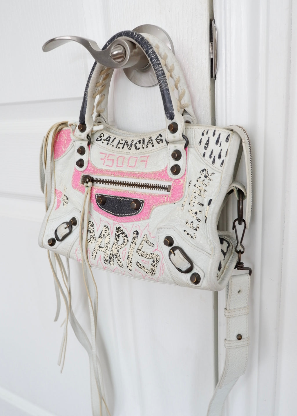 Sac Balenciaga City petite taille en cuir graffiti blanc/rose authentique d'occasion