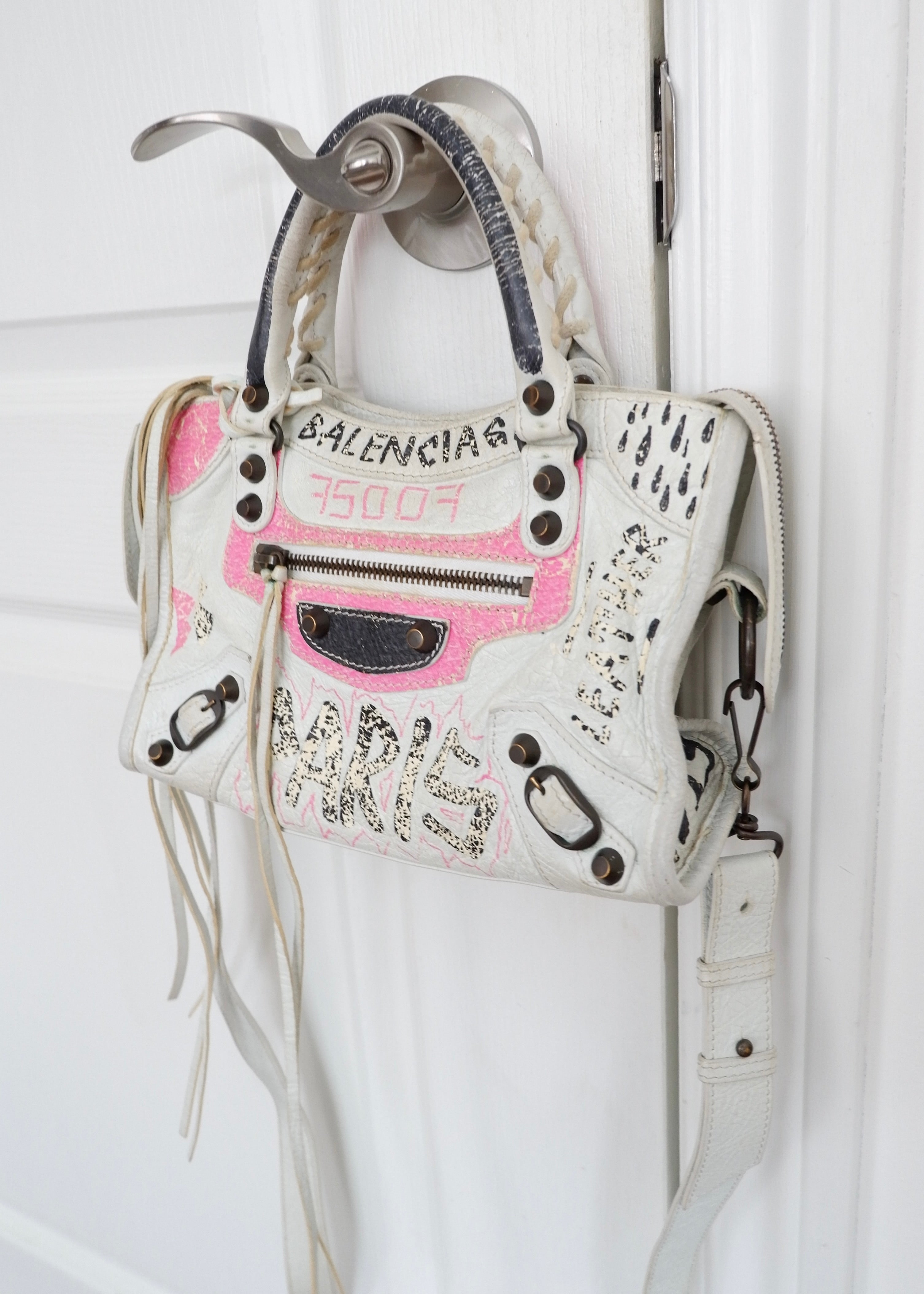 Sac Balenciaga City petite taille en cuir graffiti blanc/rose authentique d'occasion