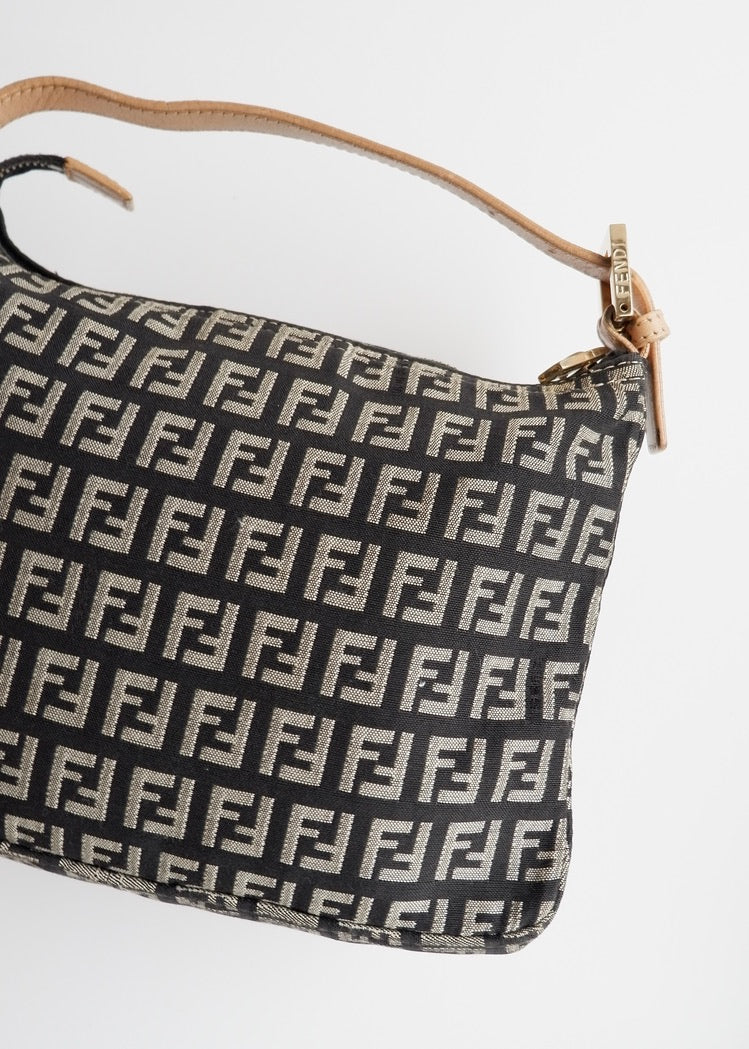 Authentique pochette Fendi d'occasion en toile/cuir Zucchino noire