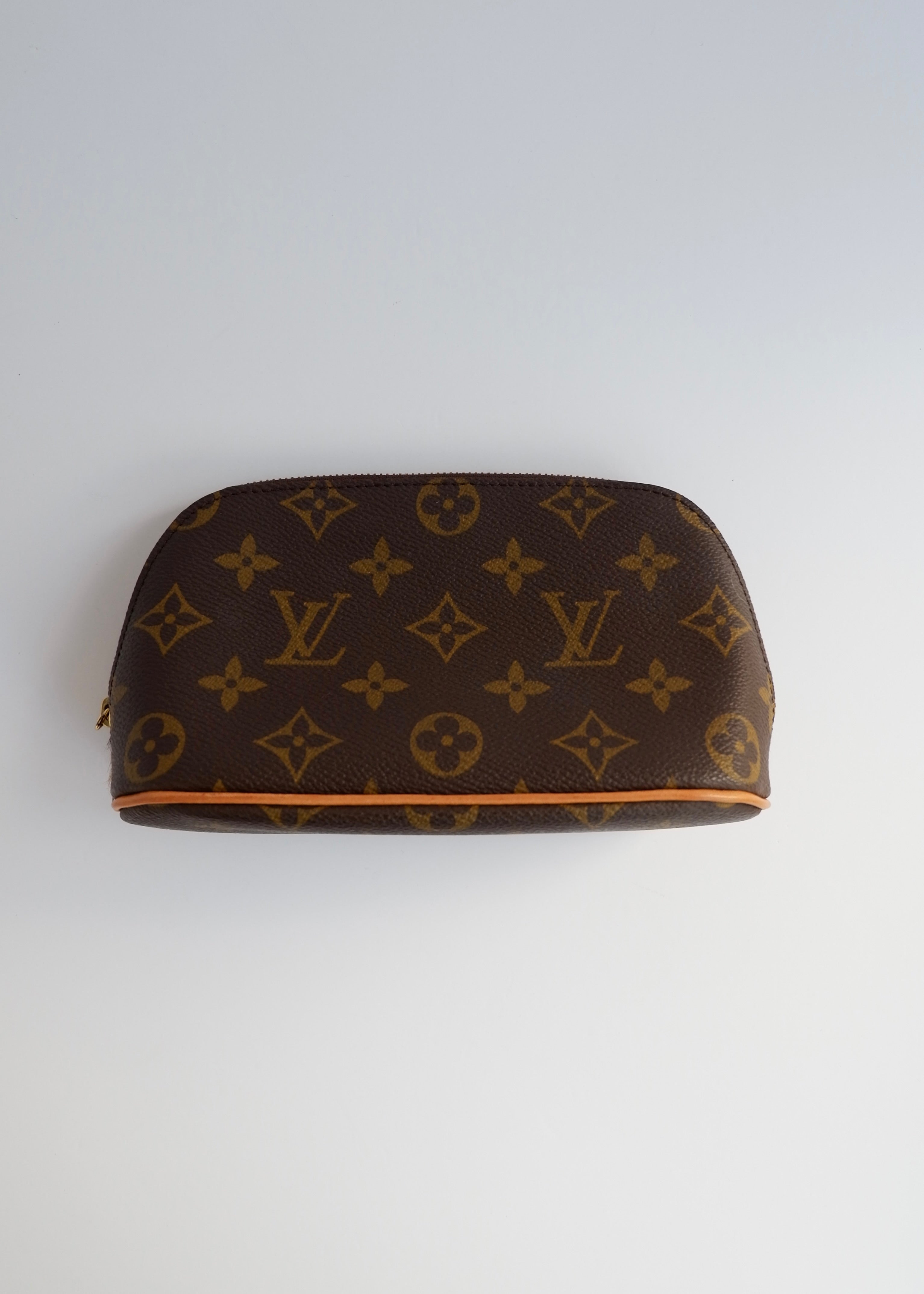 Trousse de toilette Louis Vuitton x ALAÏA authentique d'occasion, toile Monogram/crin de poney imprimé animal