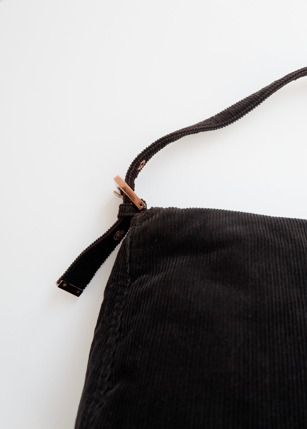 Sac bandoulière baguette Fendi noir en velours côtelé authentique d'occasion