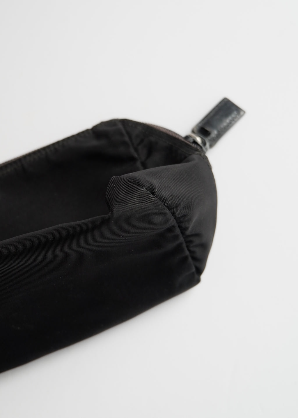 Pochette Prada noire en nylon, petite, authentique et d'occasion