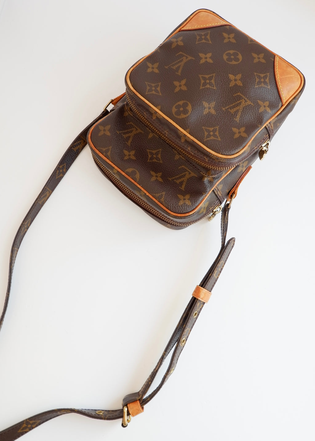 Sac bandoulière Louis Vuitton Amazone Monogram authentique d'occasion