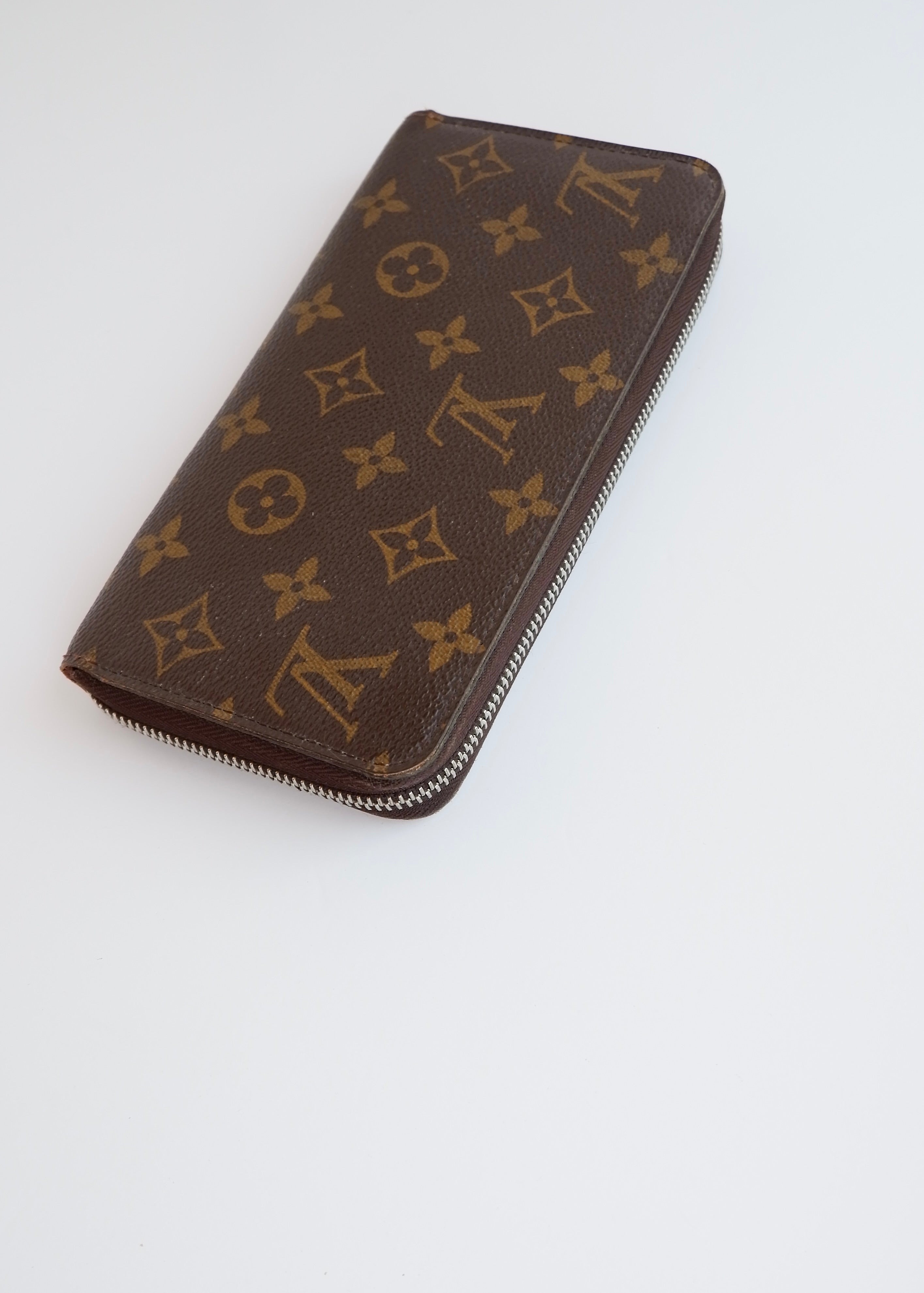 Portefeuille zippé Louis Vuitton Monogram d'occasion authentique