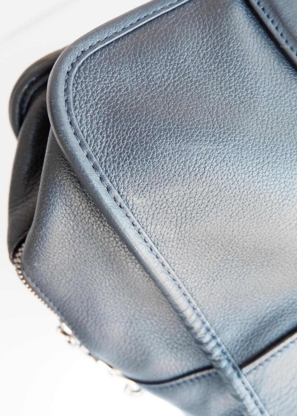 Sac à main Loewe Amazona authentique d'occasion en cuir bleu marine