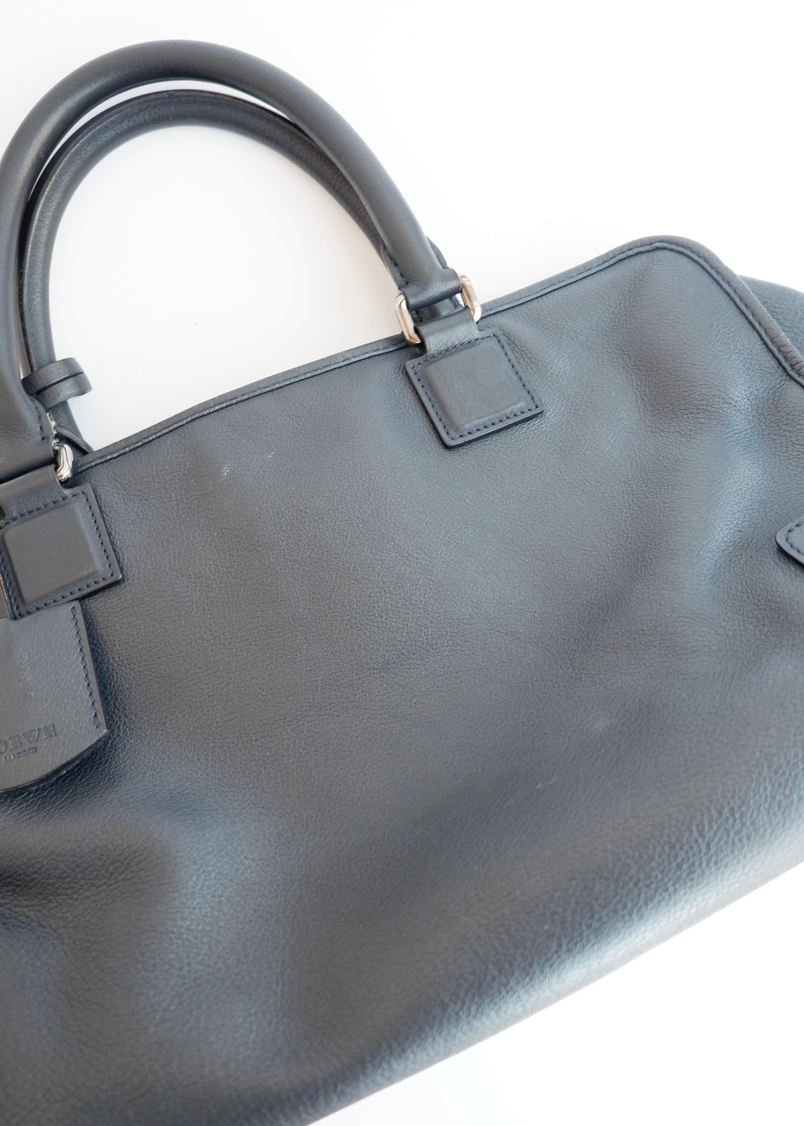 Sac à main Loewe Amazona authentique d'occasion en cuir bleu marine