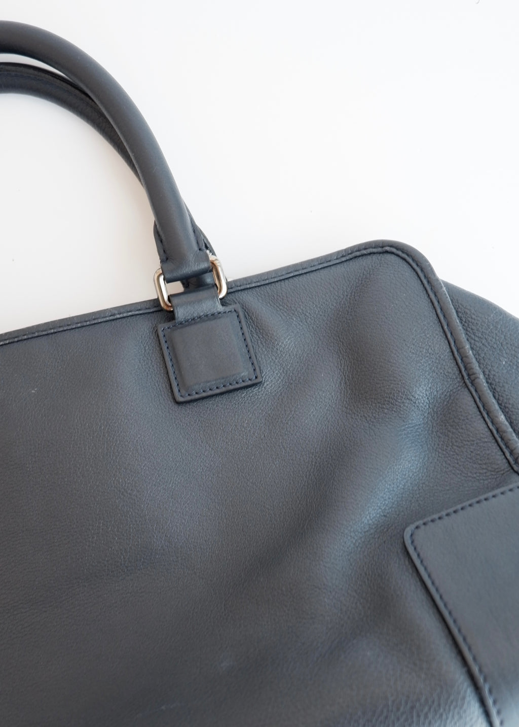 Sac à main Loewe Amazona authentique d'occasion en cuir bleu marine