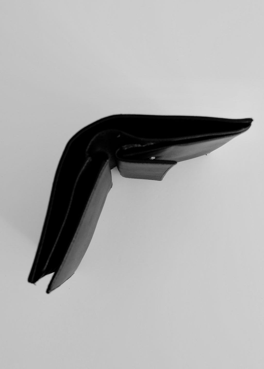 Authentique portefeuille BiFold en nylon noir Prada d'occasion