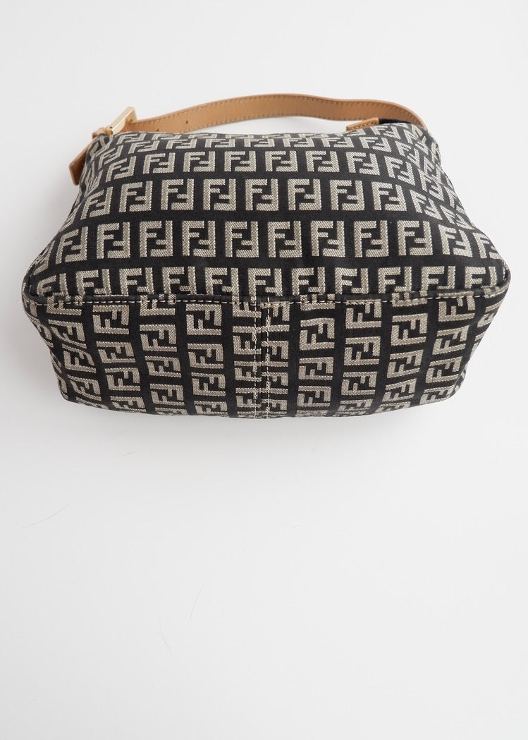 Authentique pochette Fendi d'occasion en toile/cuir Zucchino noire