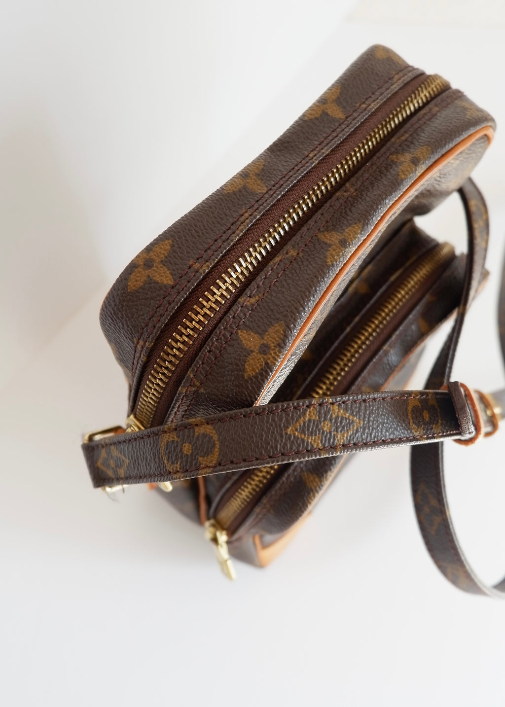 Preowned Louis Vuitton Monogram Amazone Crossbody Bag