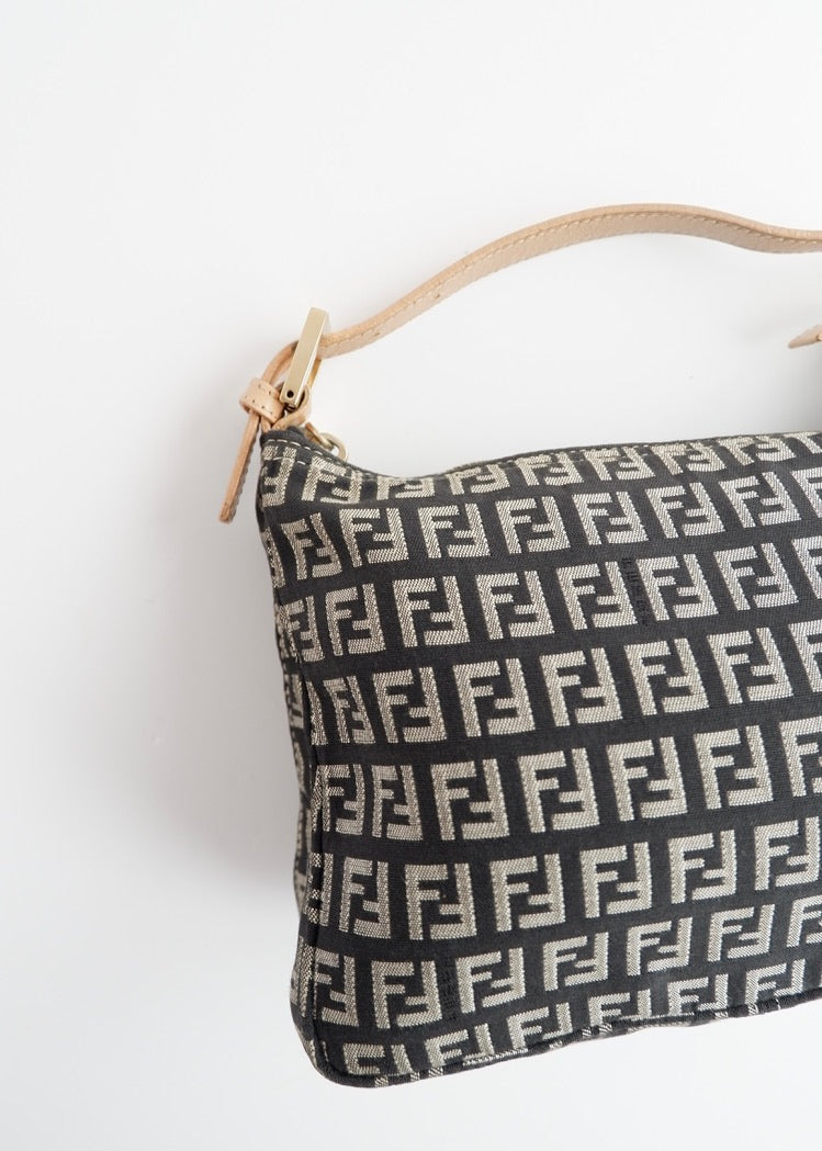 Authentique pochette Fendi d'occasion en toile/cuir Zucchino noire