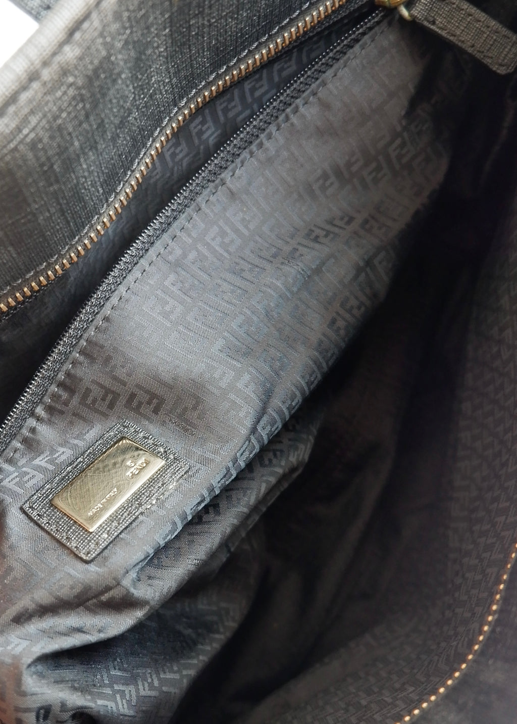 Sac cabas Fendi Zucca en toile enduite noire d'occasion authentique