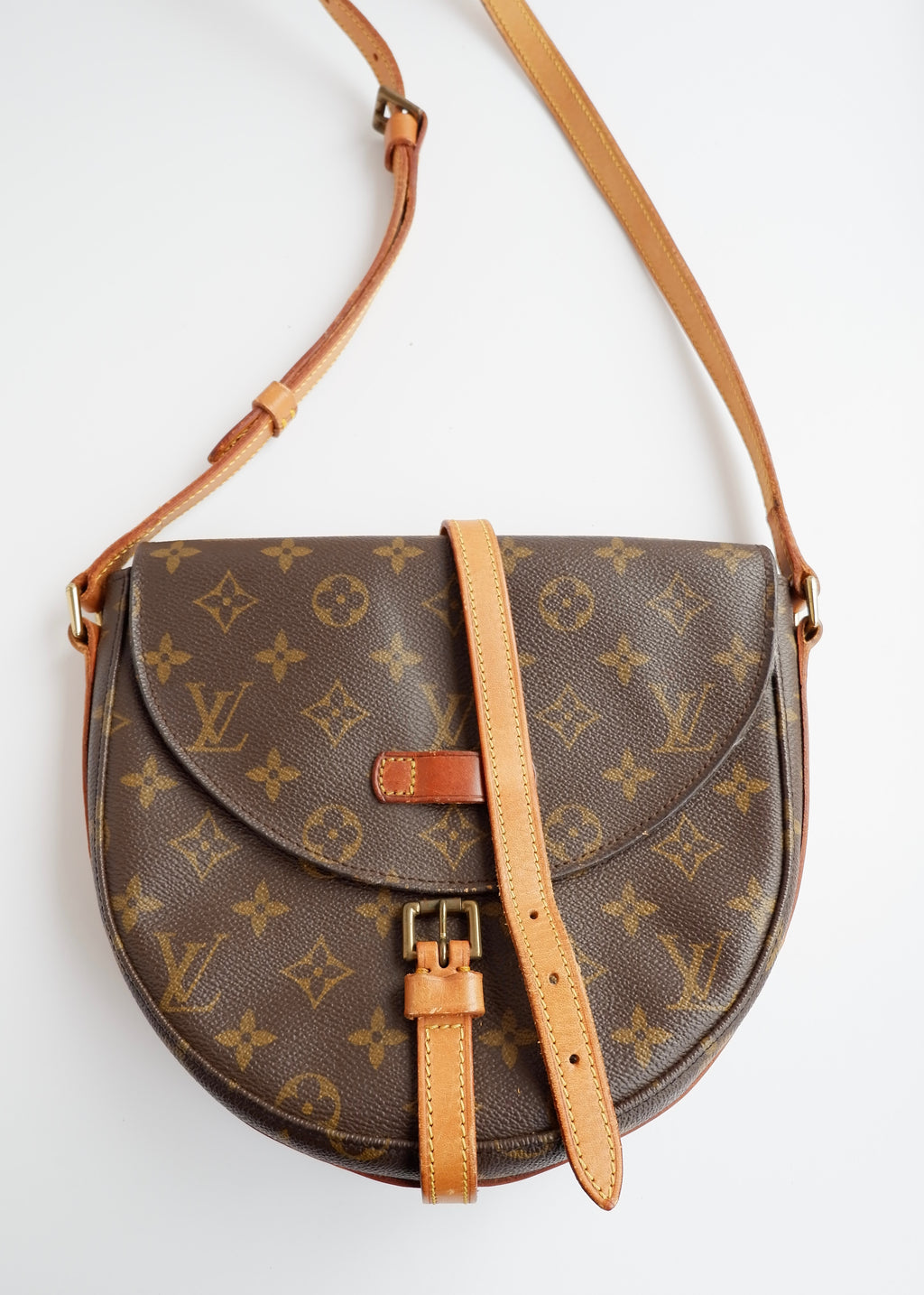 Authentique sac bandoulière Louis Vuitton Monogram Chanty d'occasion