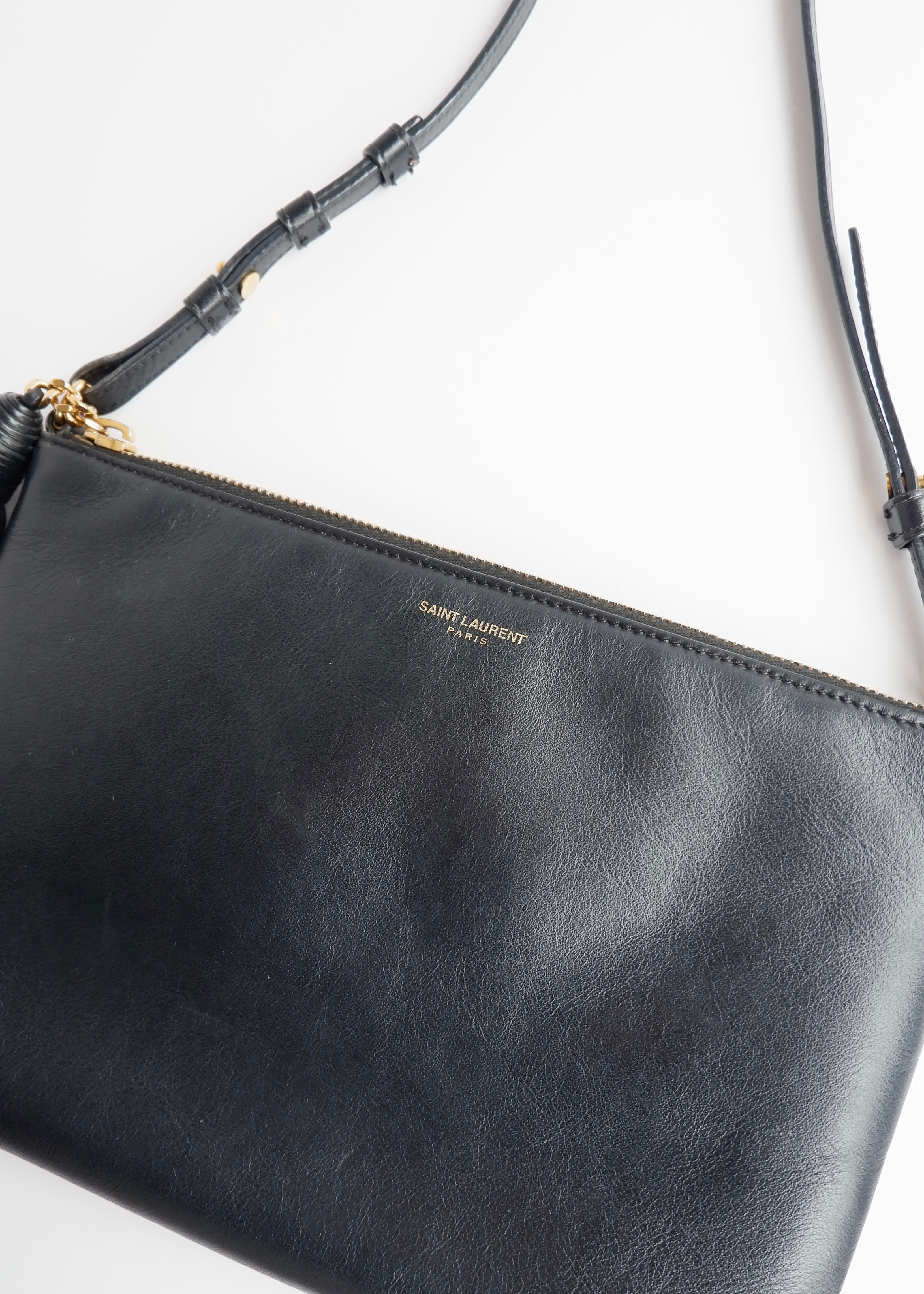 Authentique Sac bandoulière Saint Laurent YSL Monogramme Adolescent en cuir noir d'occasion