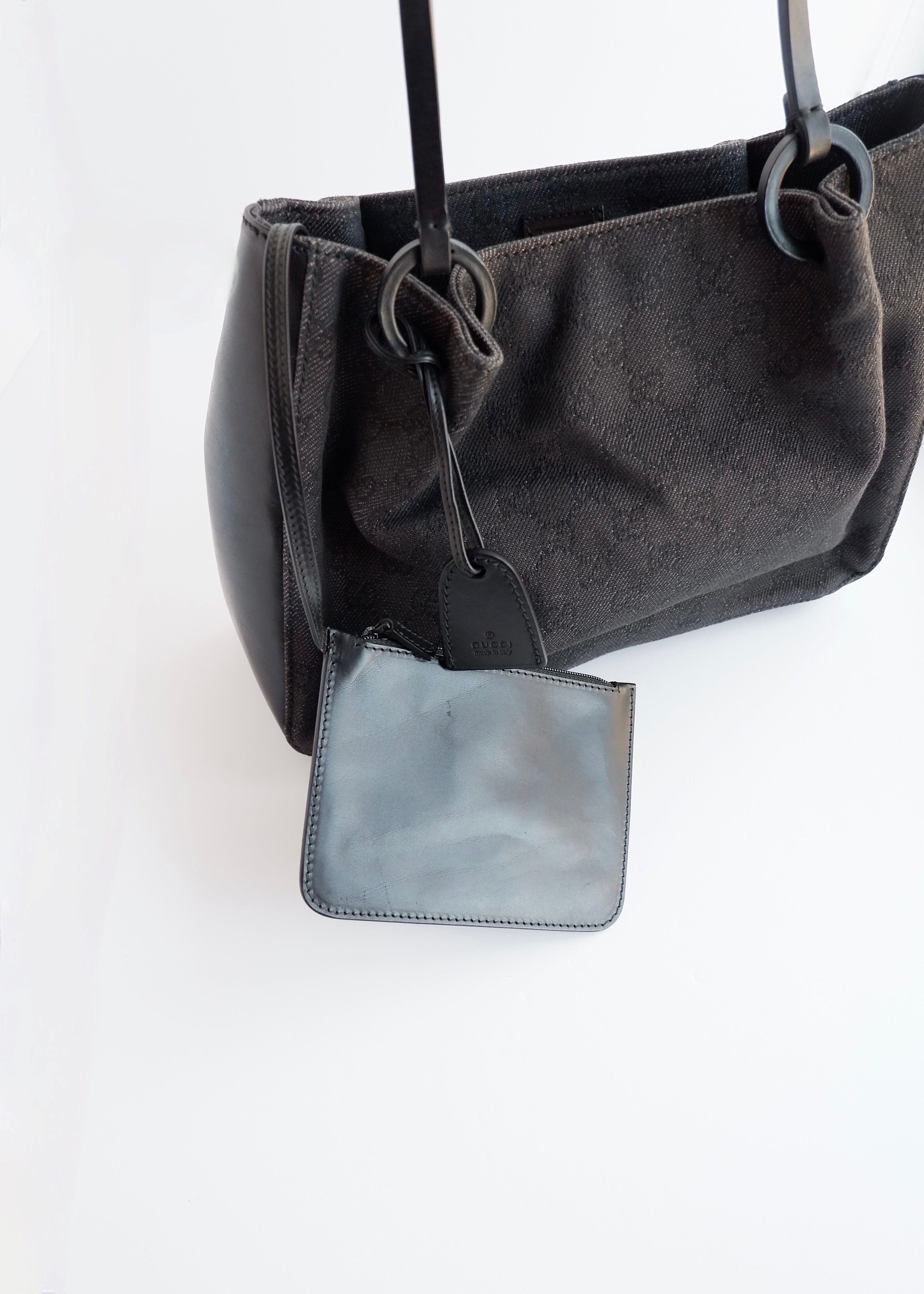 Authentique sac bandoulière Gucci d'occasion en toile GG en jean/cuir noir