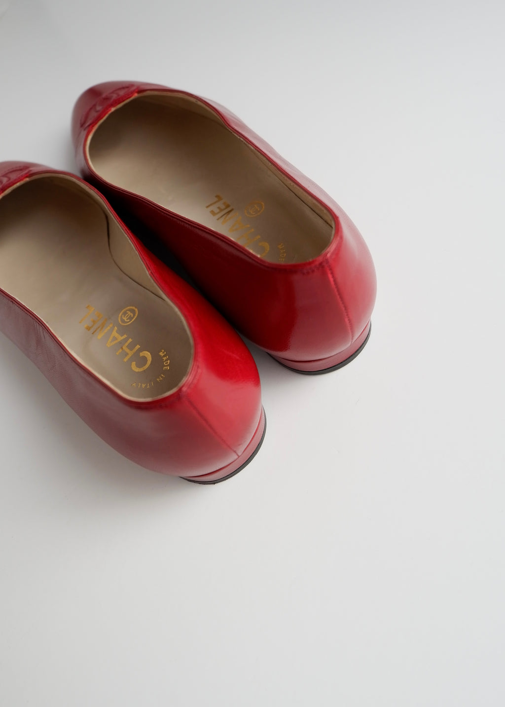 Authentiques ballerines vintage Chanel en cuir rouge avec logo CC – 36