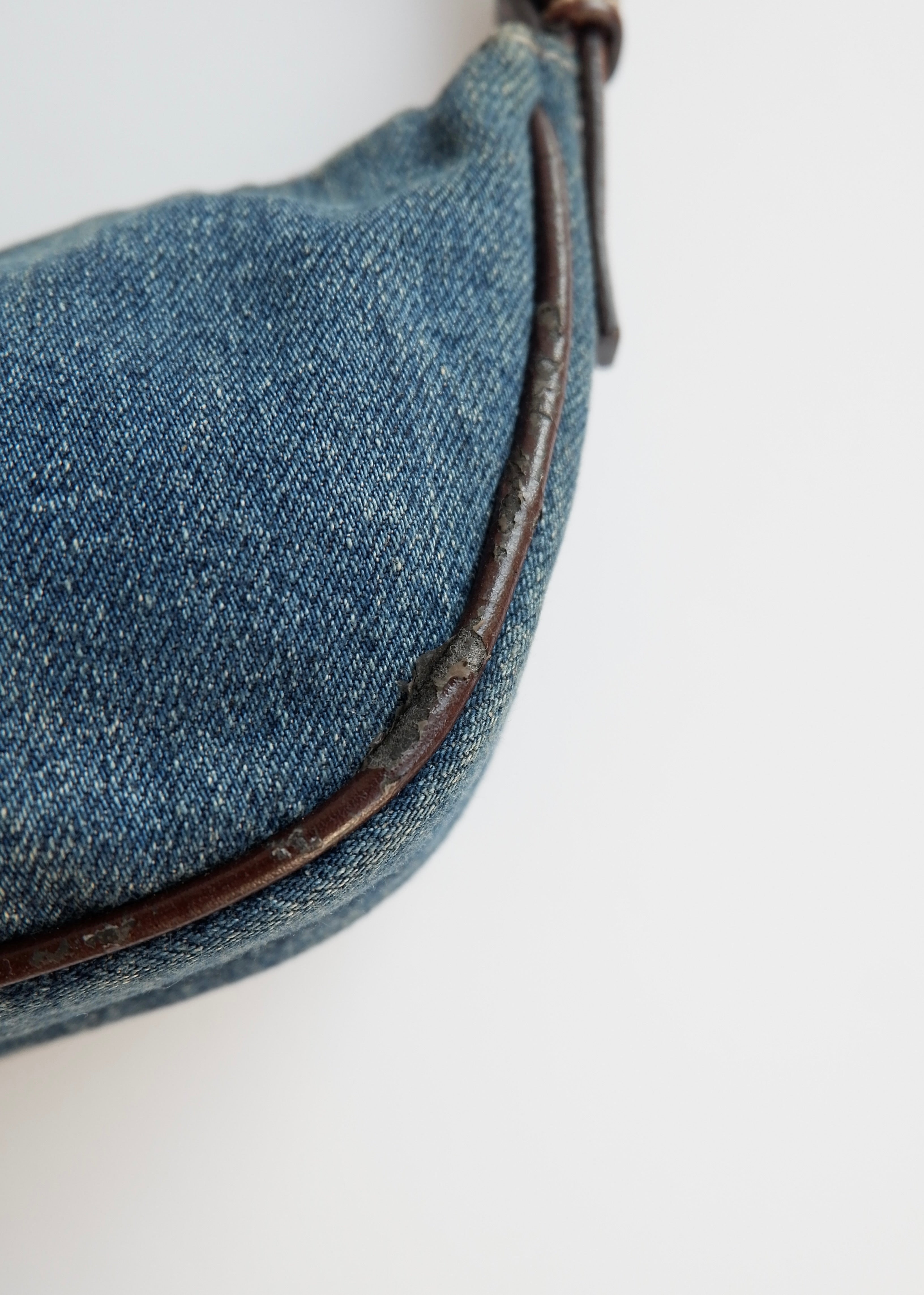 Authentique Sac porté épaule Fendi en jean bleu d'occasion