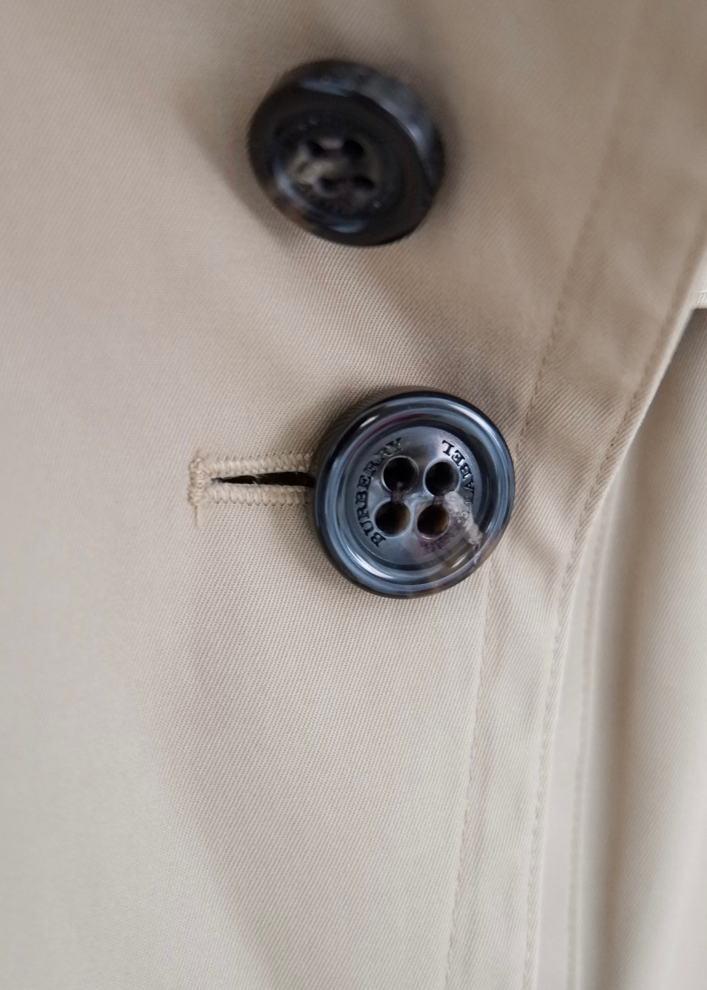 Trench-coat mi-long beige Burberry d'occasion authentique - T.S