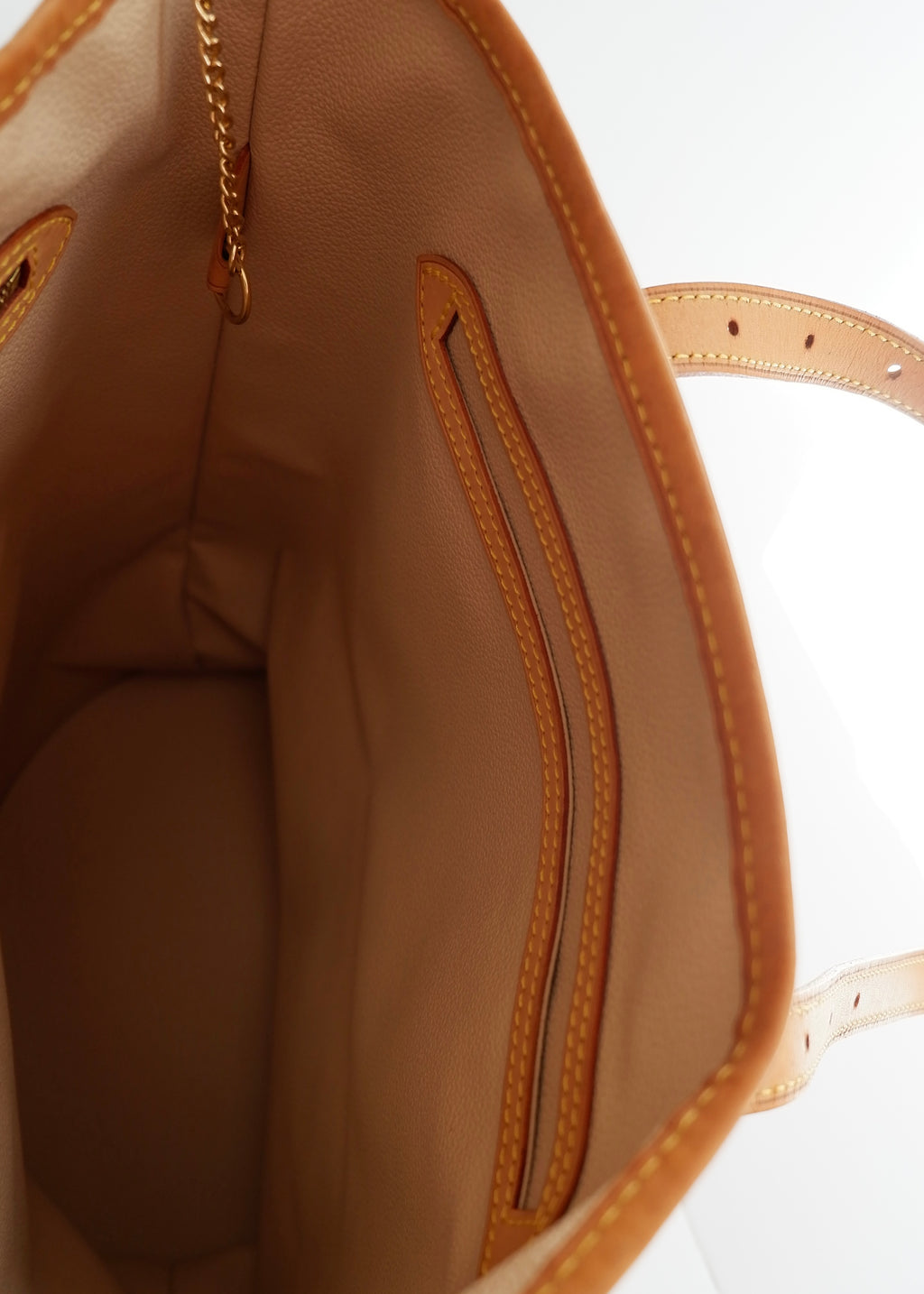 Preowned Louis Vuitton Monogram Bucket Bag GM W. Pouch