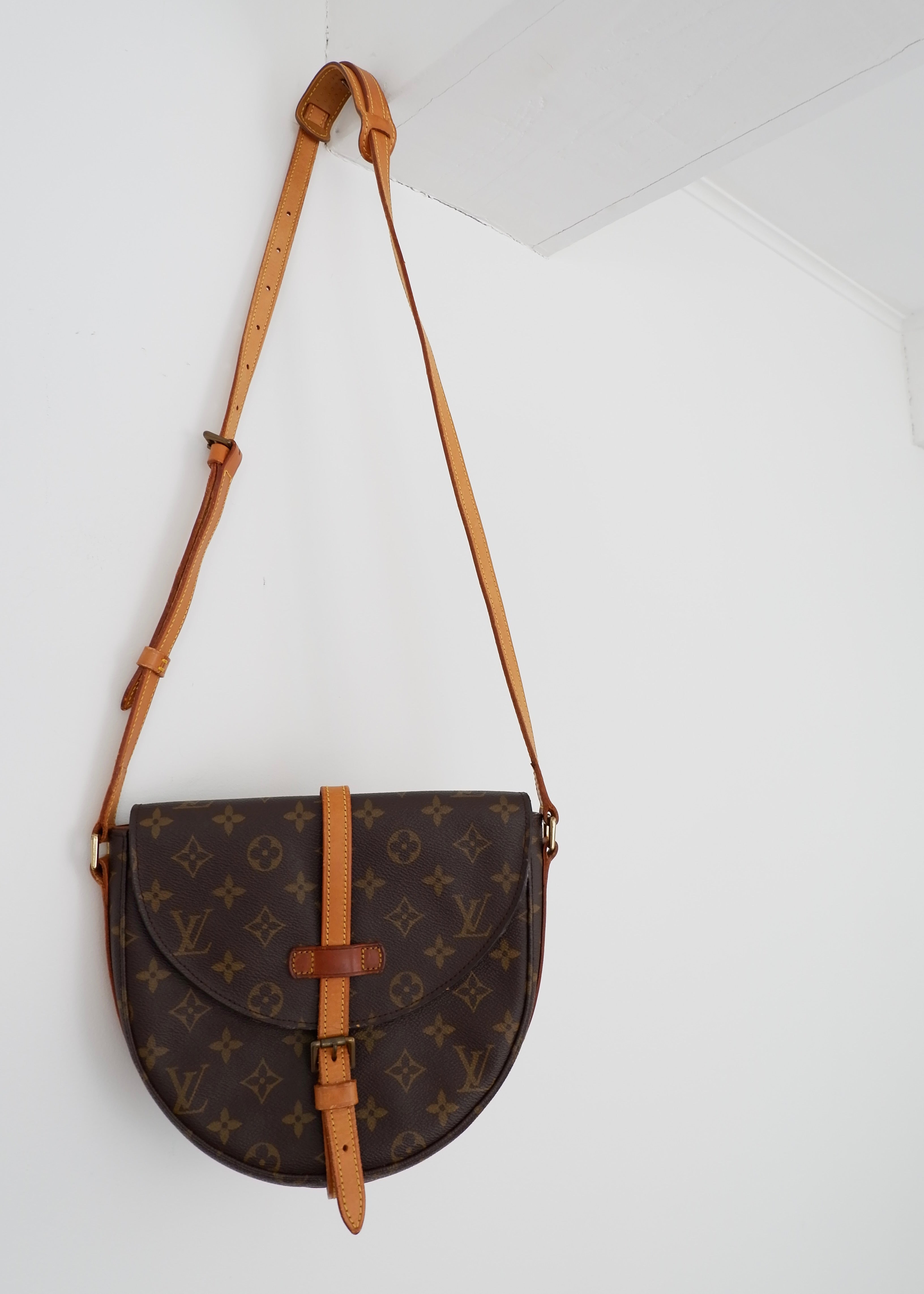 Authentique sac bandoulière Louis Vuitton Monogram Chanty d'occasion
