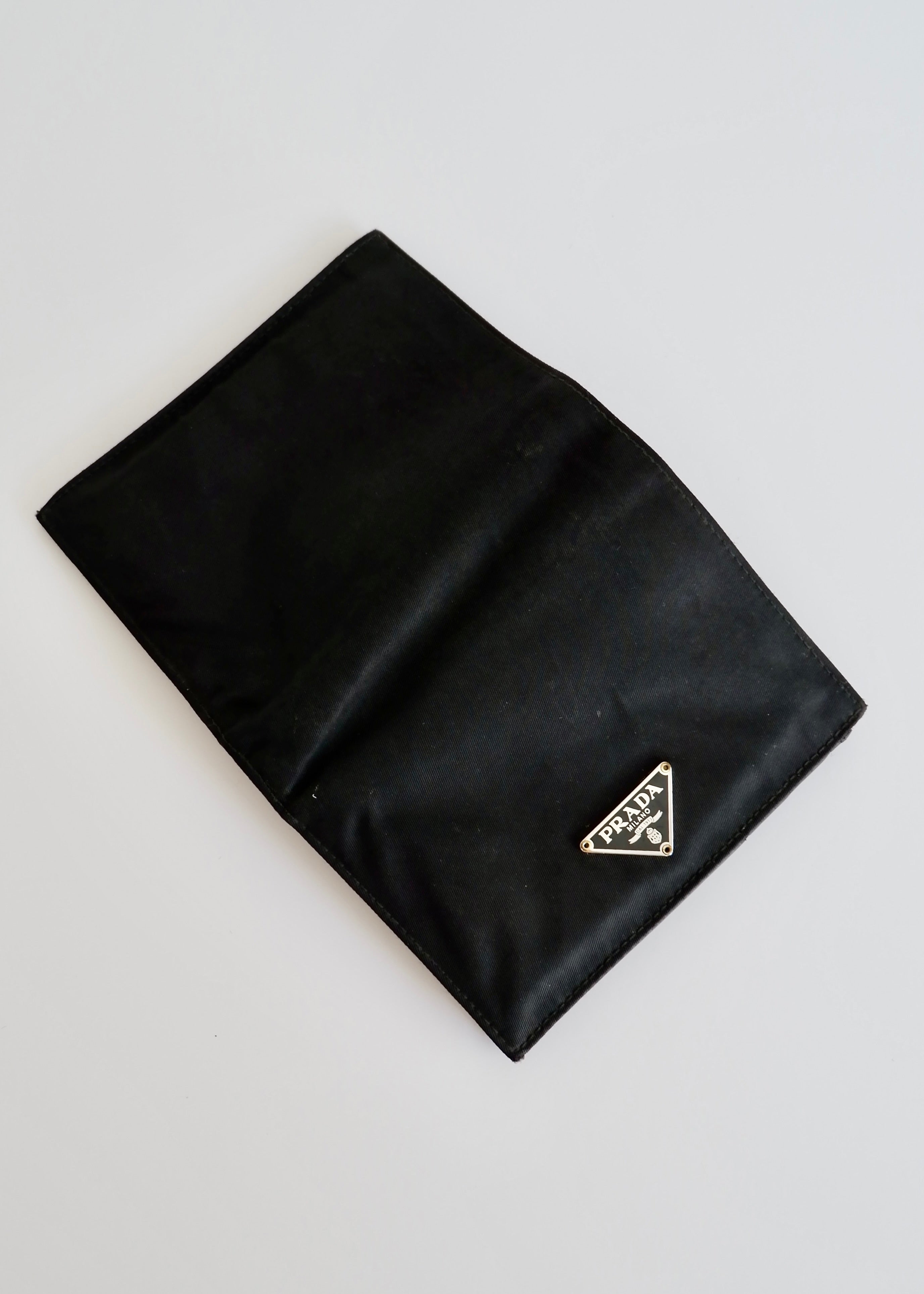 Authentique portefeuille BiFold en nylon noir Prada d'occasion