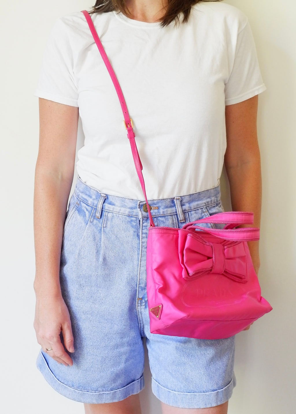 Authentique sac Prada deux façons en nylon rose vif d'occasion