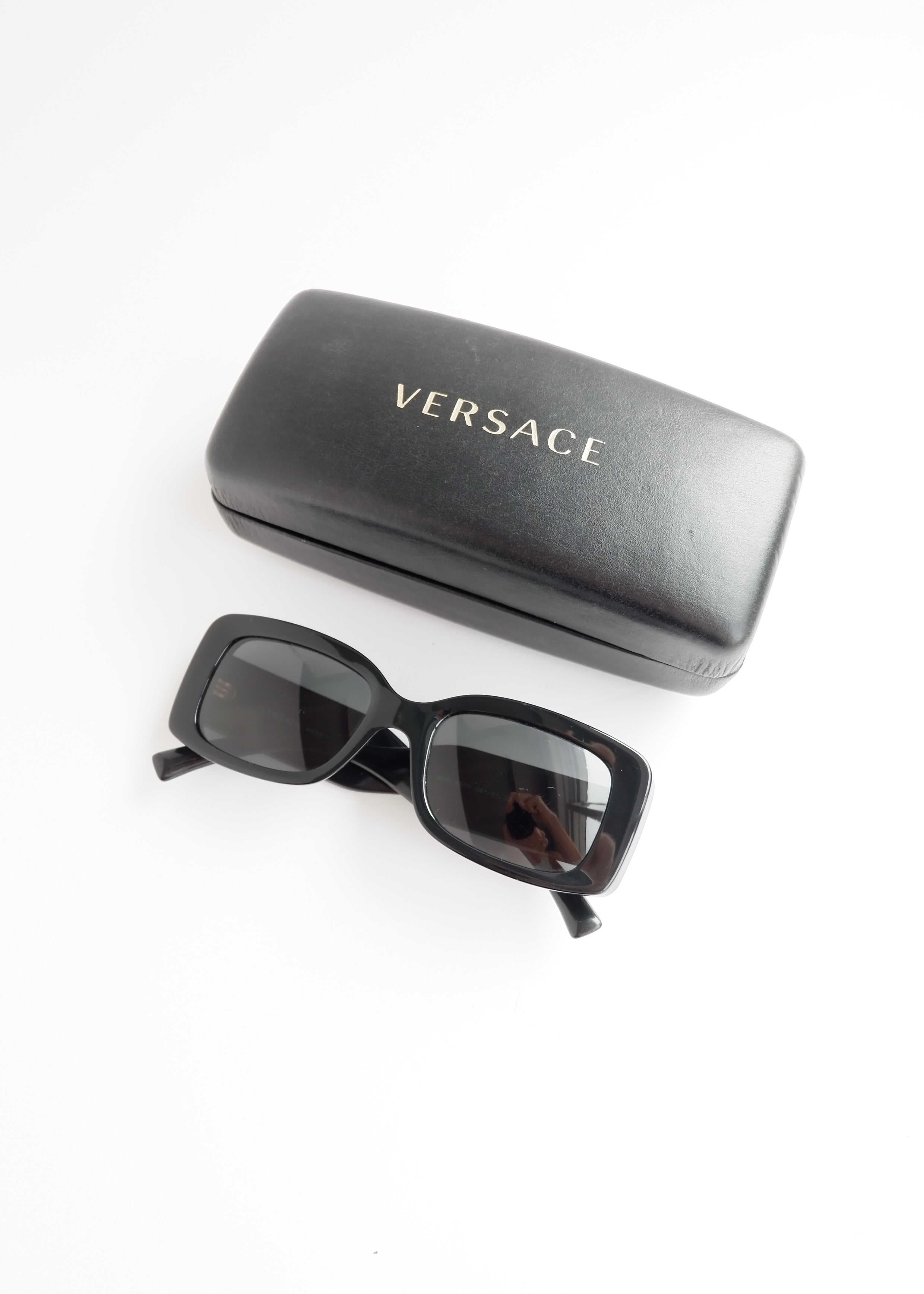 Lunettes de soleil carrées noires Versace d'occasion authentiques