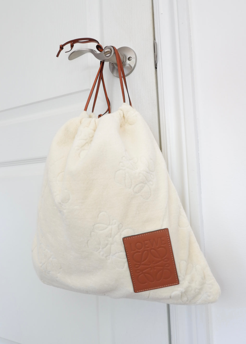 Pochette Loewe x Paula's Ibiza en tissu éponge crème, authentique et d'occasion