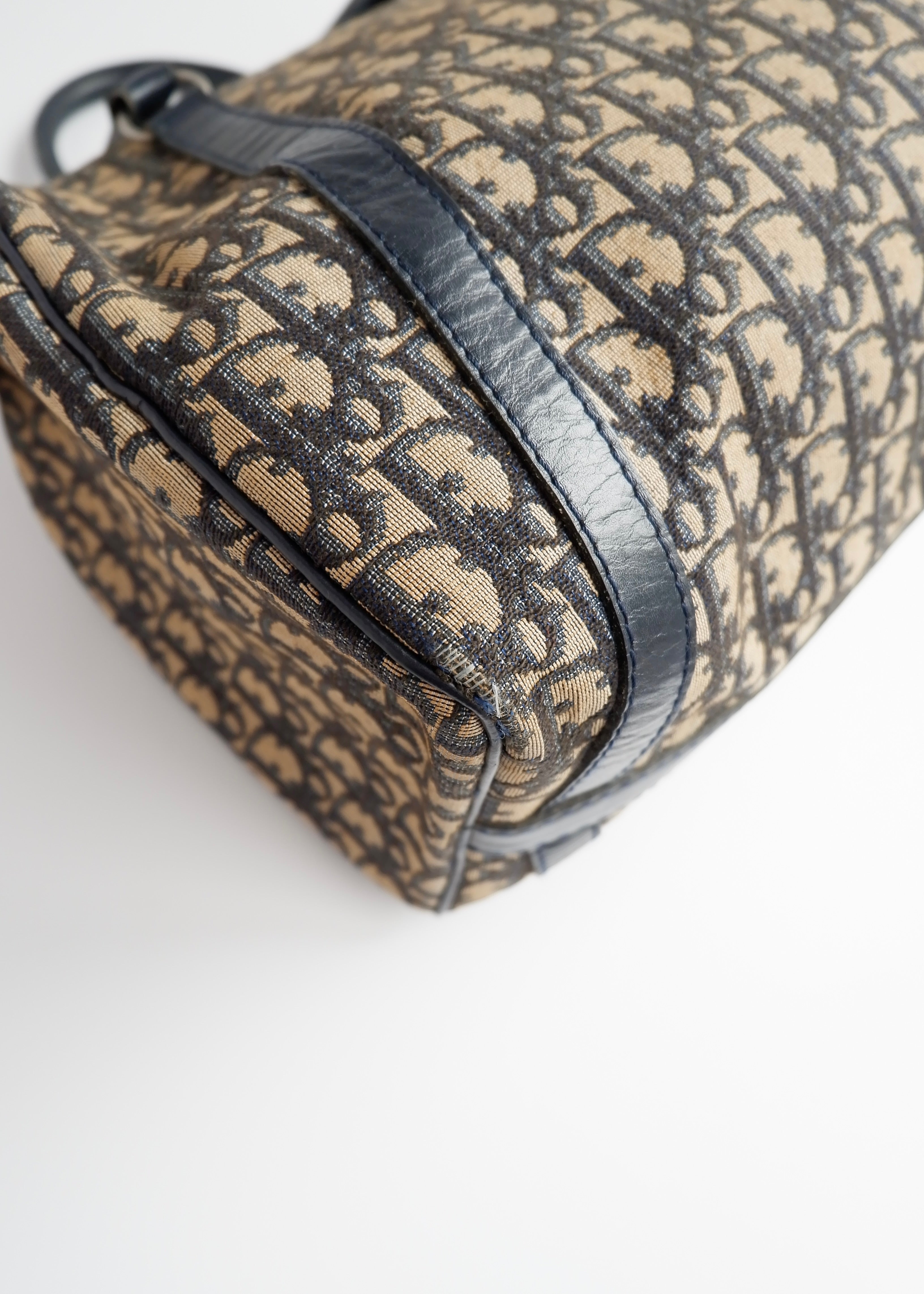 Authentique sac Boston vintage Dior en toile Trotter bleu marine