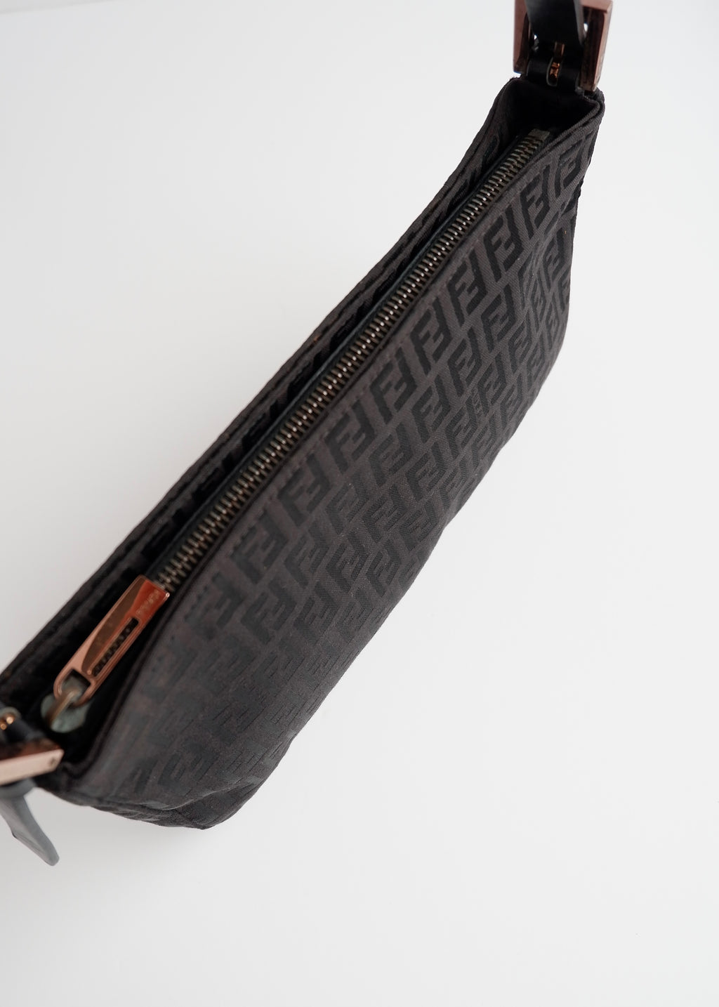 Authentique sac porté épaule Fendi Zucchino en toile noire d'occasion