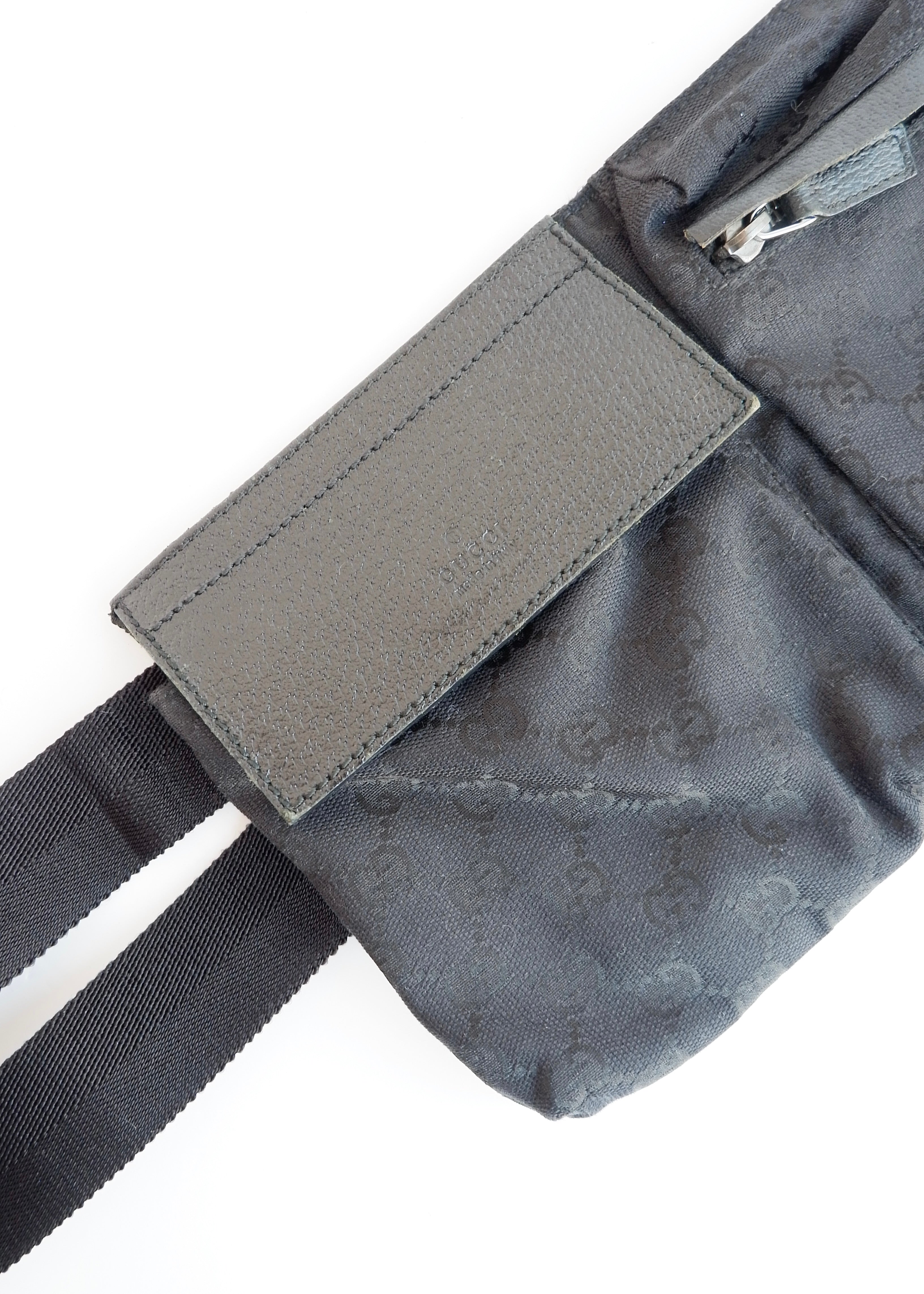 Authentique Sac Banane Gucci en Toile GG Noire Pré-aimé