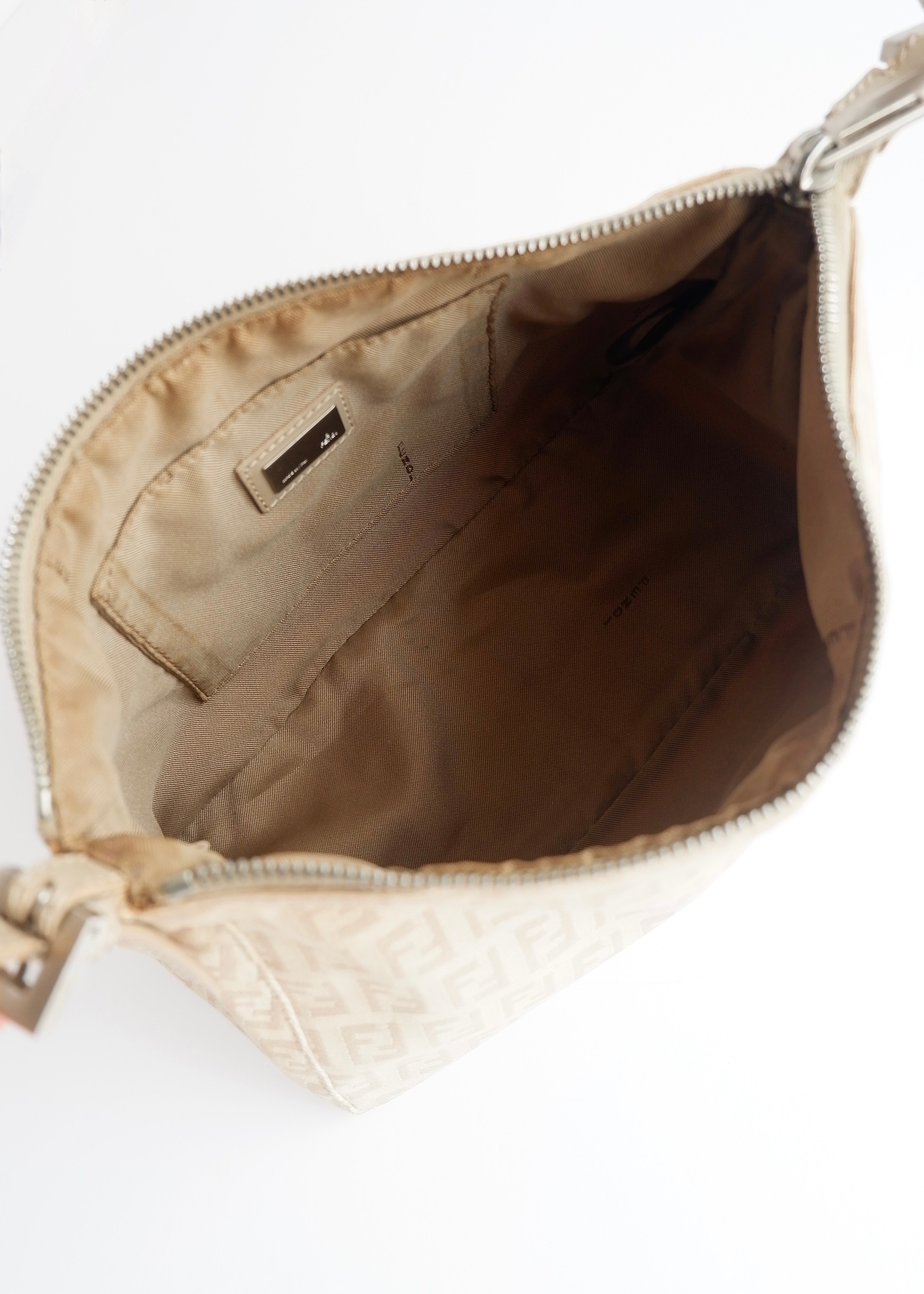 Authentique sac porté épaule Fendi Zucchino Pochette beige d'occasion