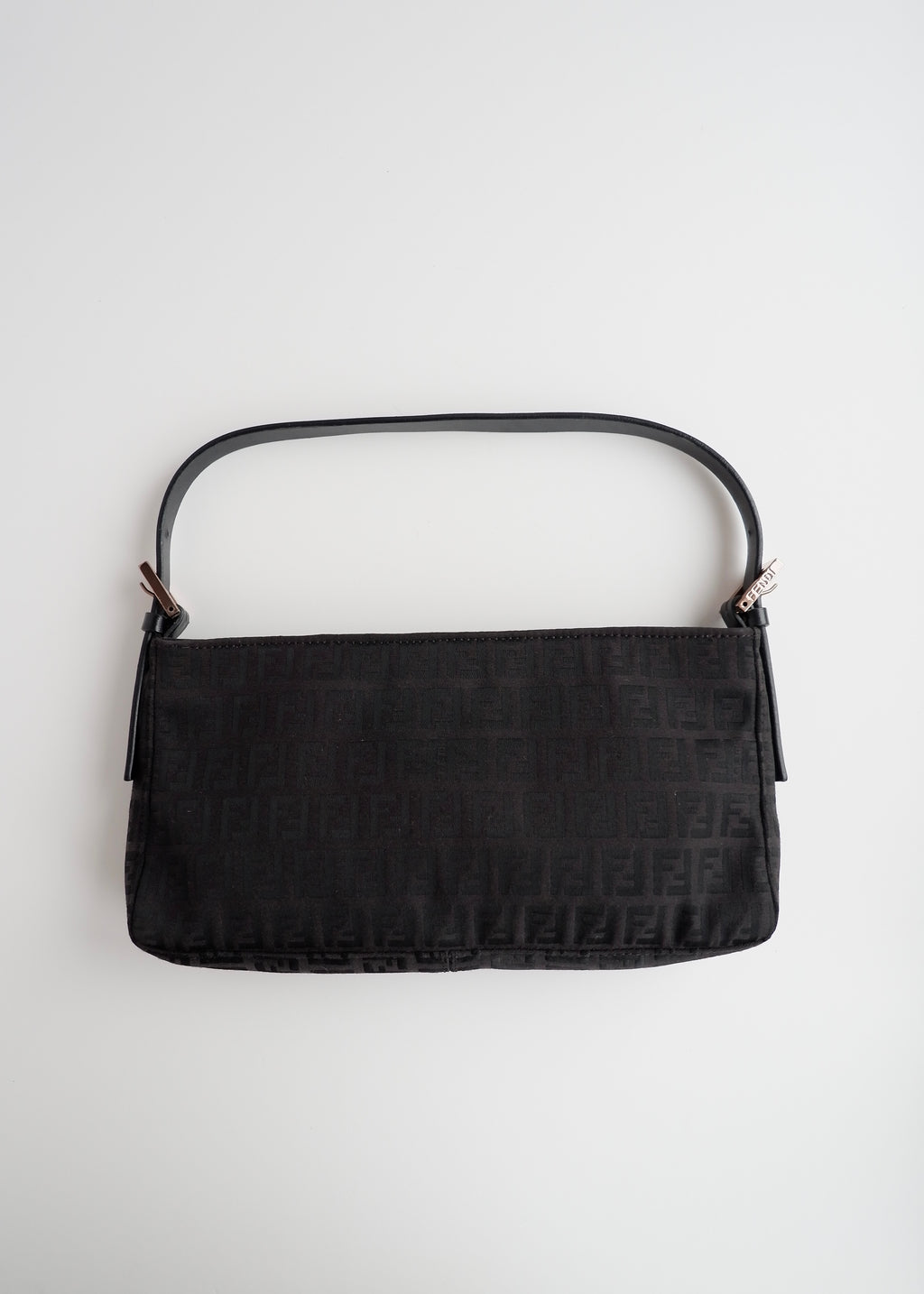 Authentique sac porté épaule Fendi Zucchino en toile noire d'occasion