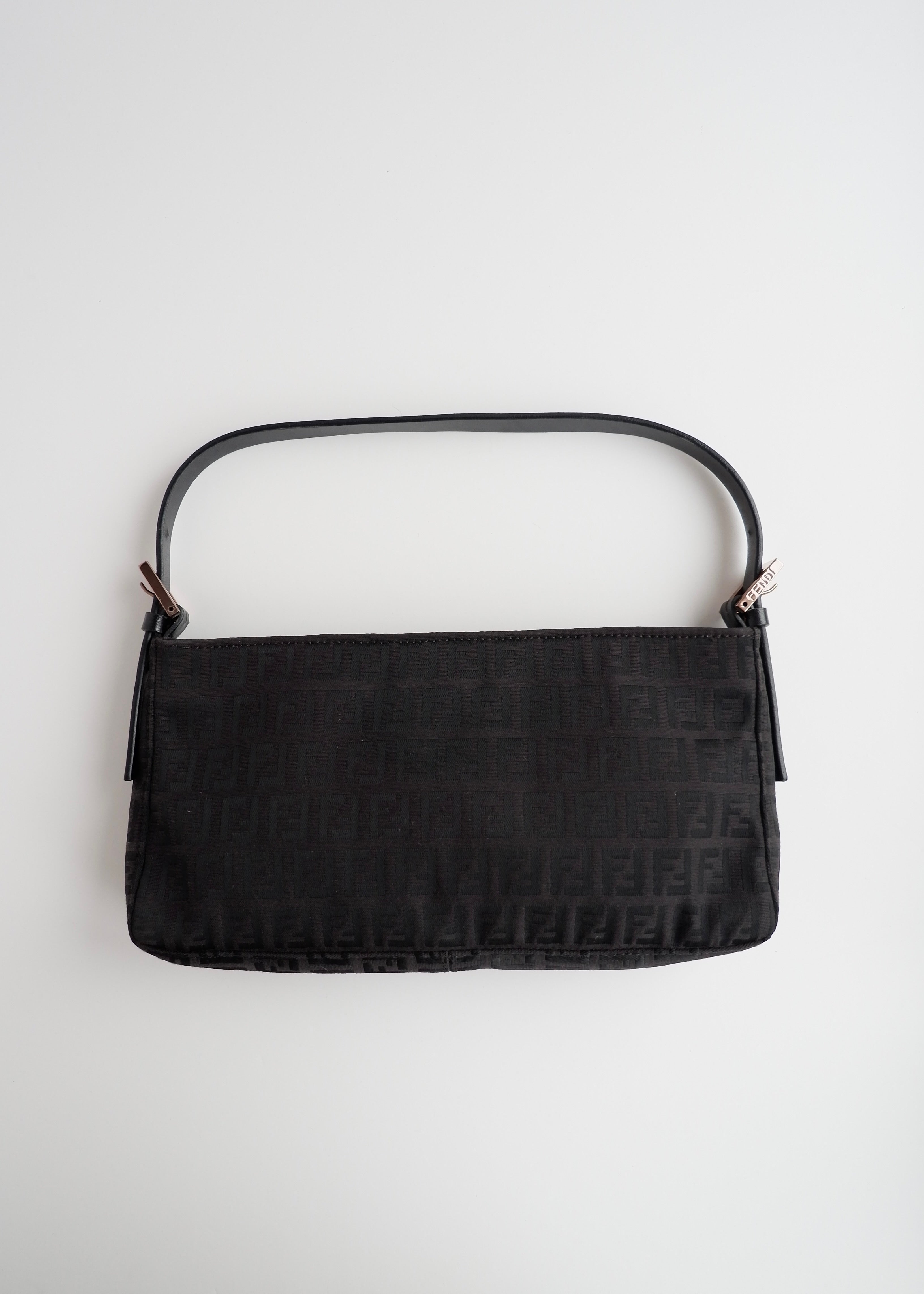 Authentique sac porté épaule Fendi Zucchino en toile noire d'occasion