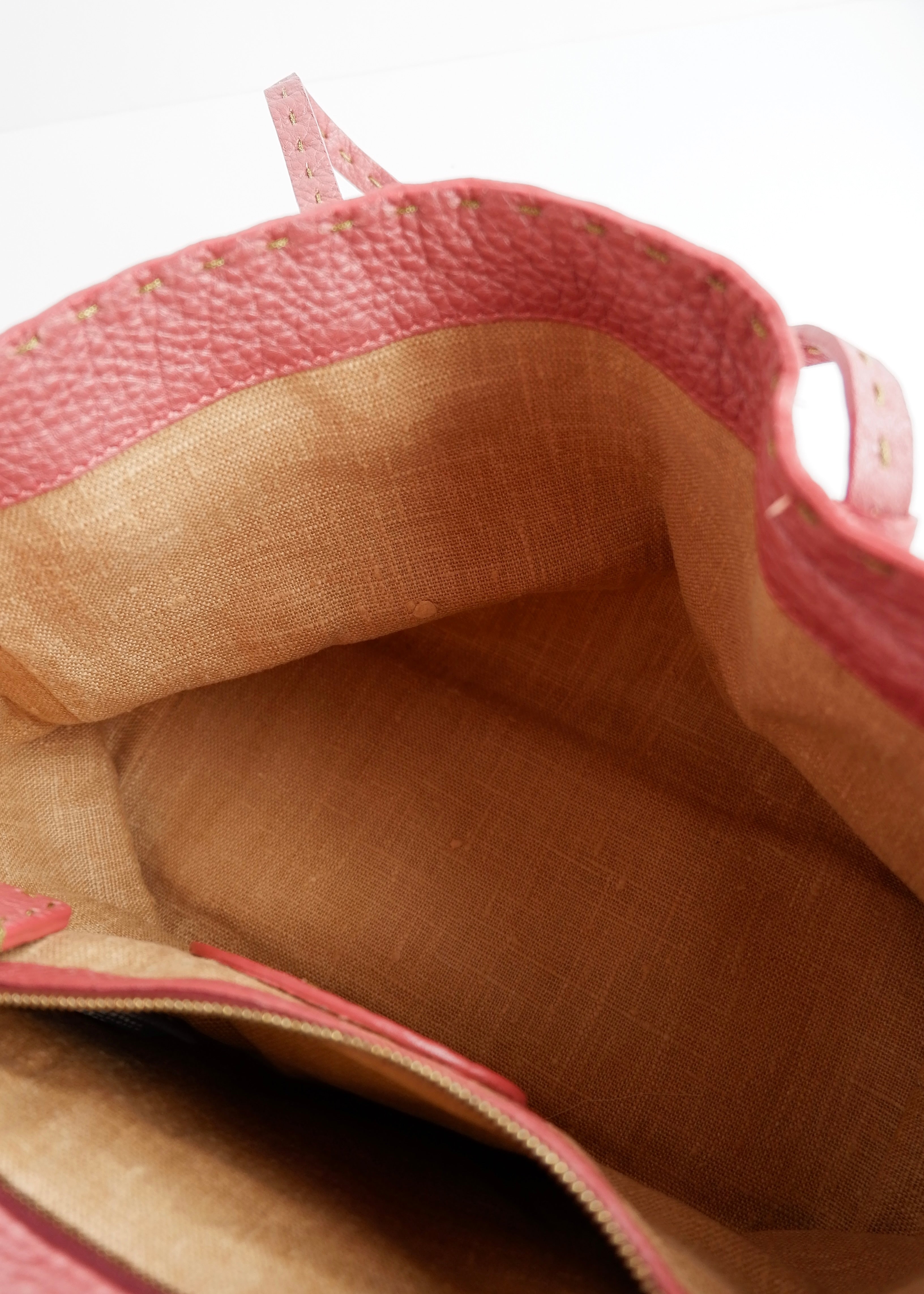 Sac à main Fendi Selleria en cuir rose authentique d'occasion, petite taille
